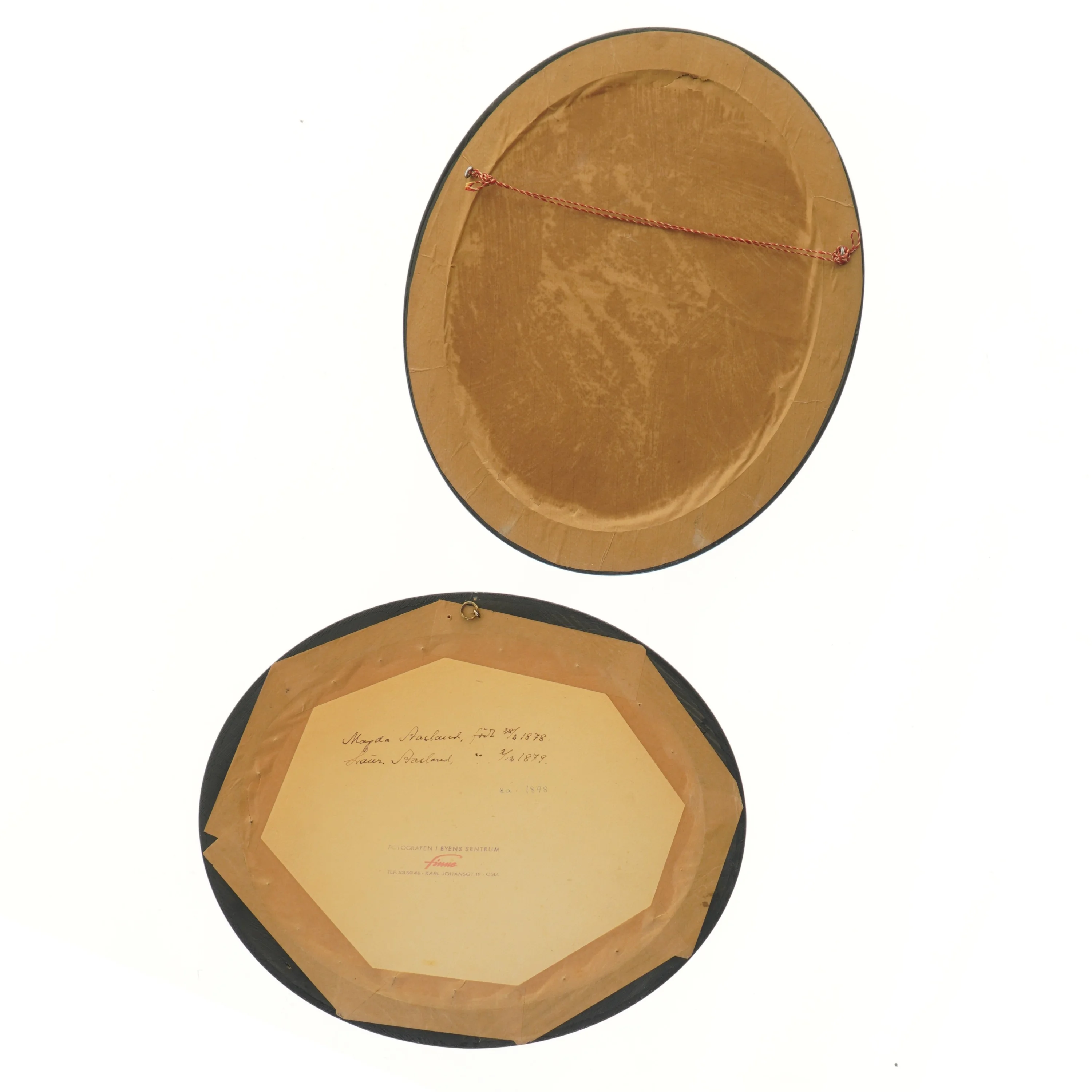 Oval billederammer med fotografier (str. 37 cm)