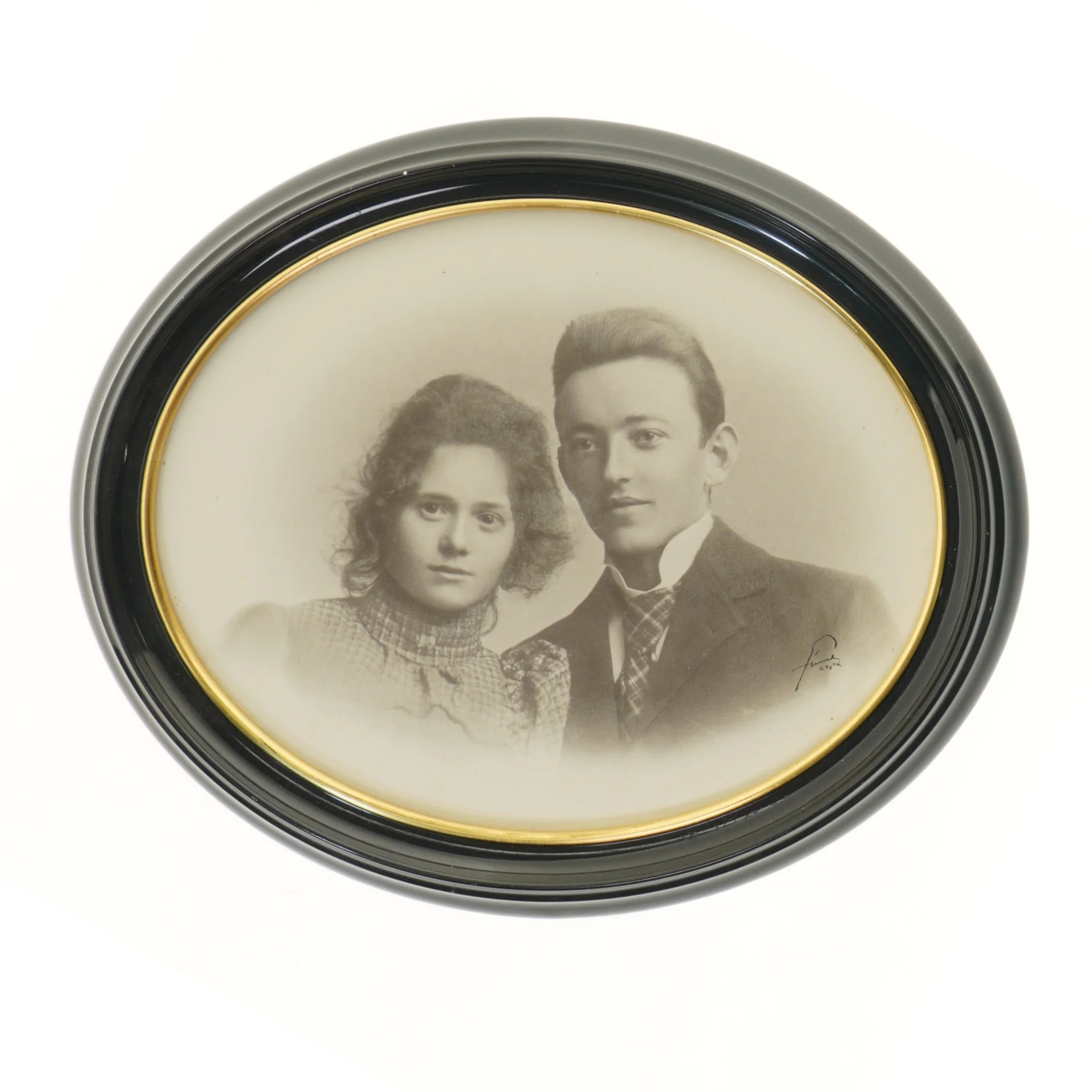 Oval billederammer med fotografier (str. 37 cm)