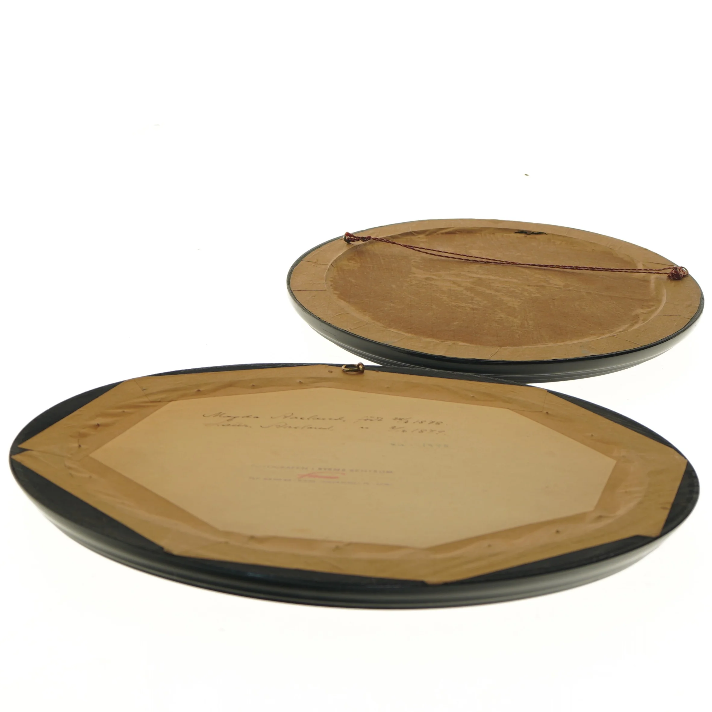 Oval billederammer med fotografier (str. 37 cm)