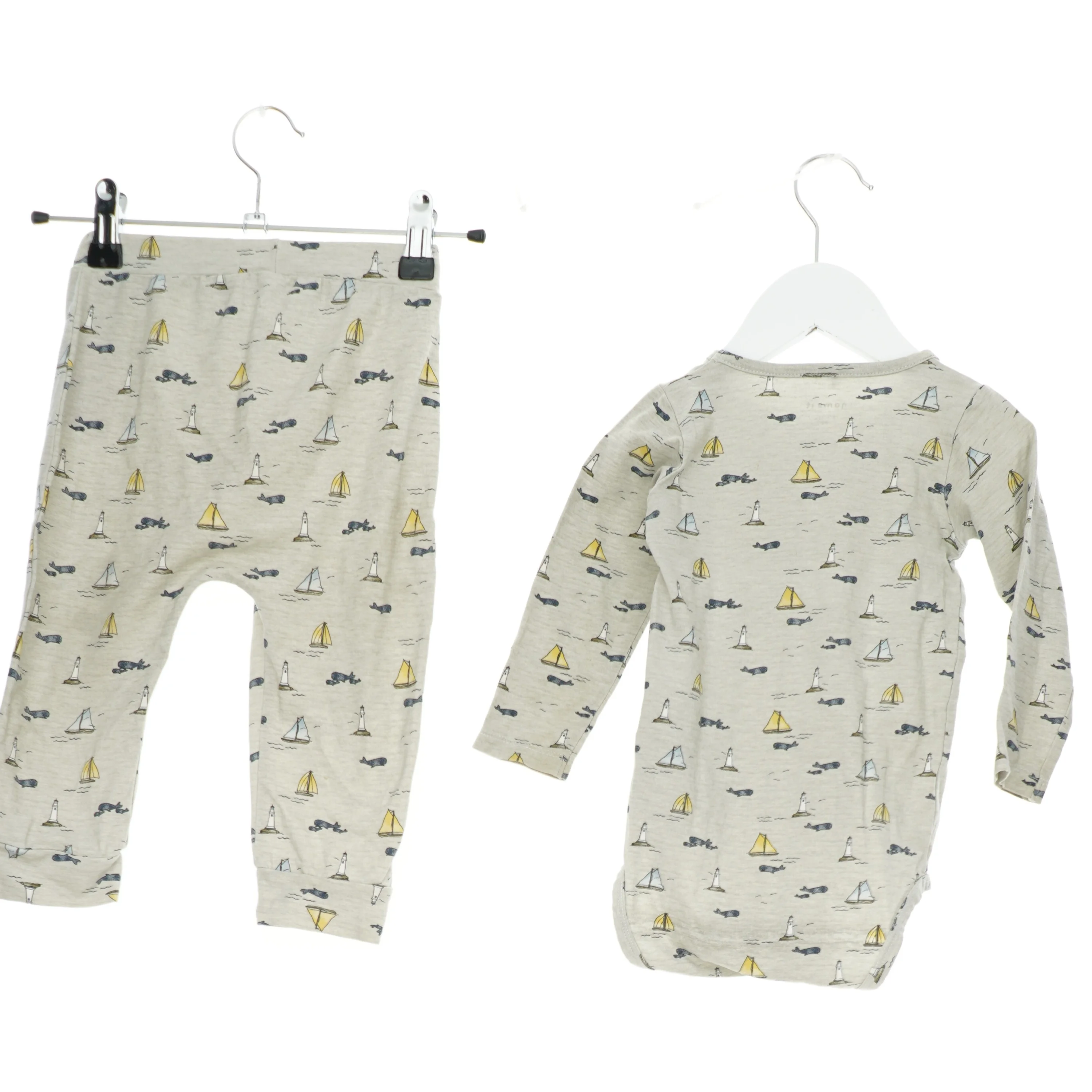 Bodystocking med bukser fra Name It (str. 74 cm)