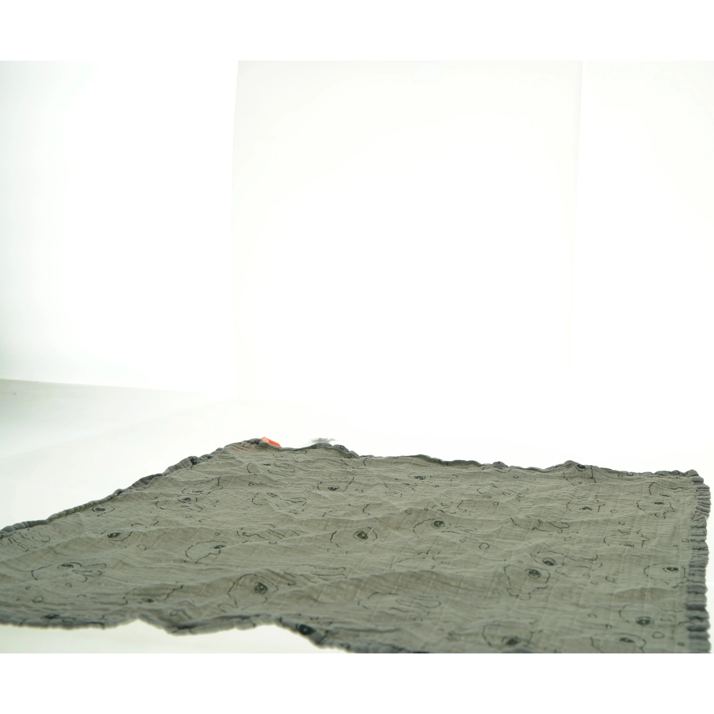 Babytæppe med dyremønster fra Donebydeer (str. 60 x 60 cm)