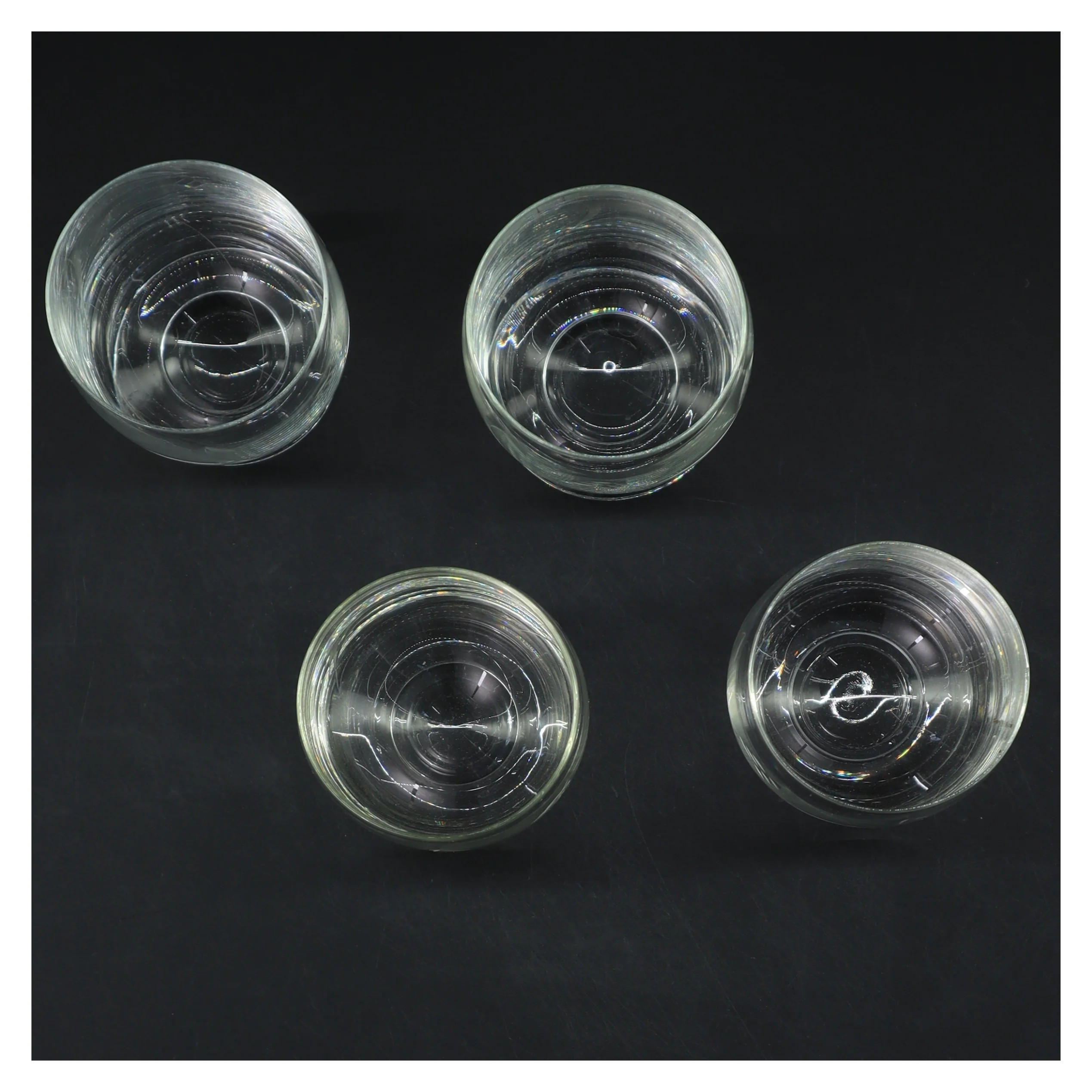 Sæt af 4 dekorative glas (str. 4 stk Ø 6,5 cm længde 10,5 cm)