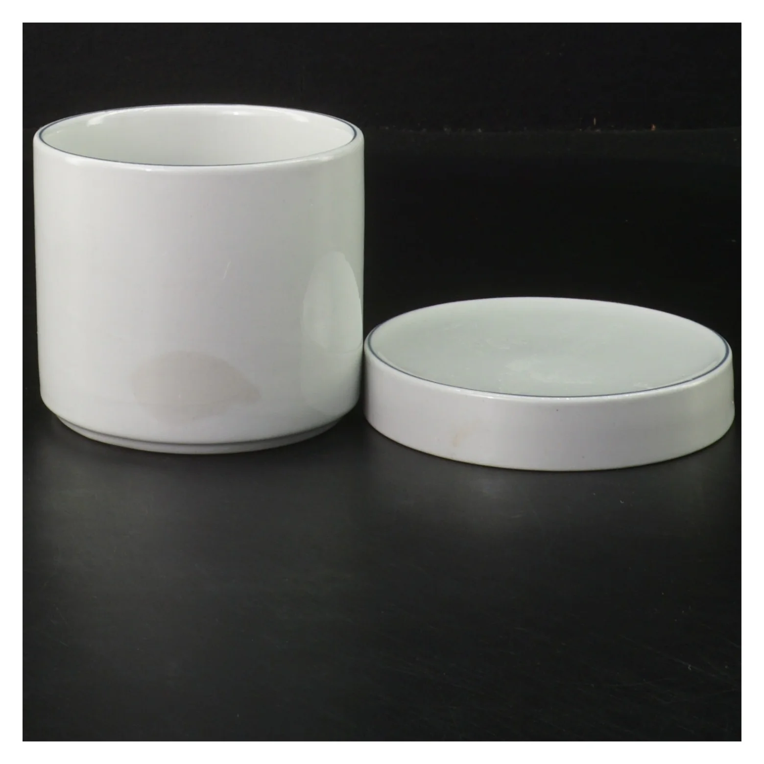 Blåkant sukkerskål med låg fra Royal Copenhagen (str. Ø 8,5 cm højde 8 cm)