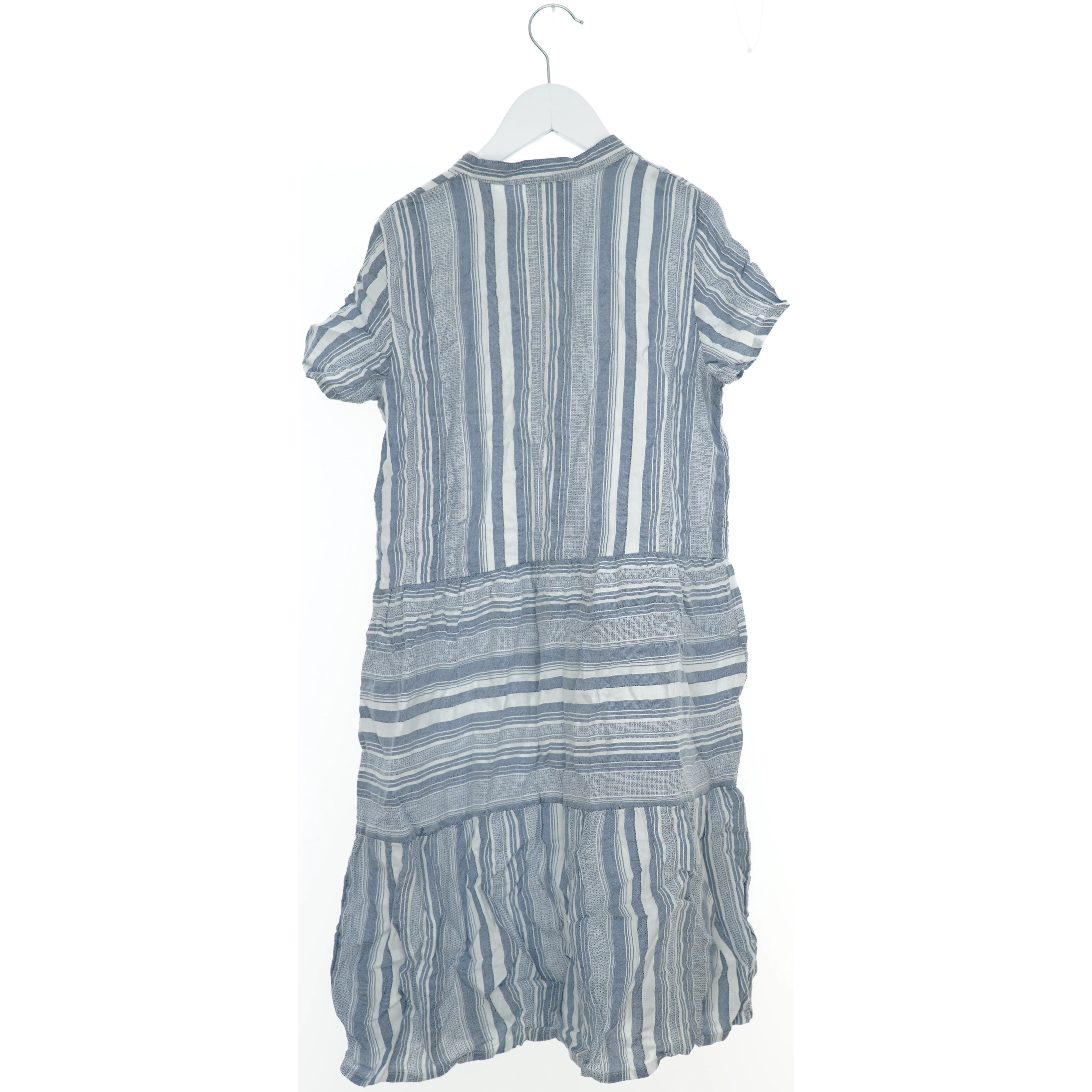 Stribet sommerkjole fra D-XEL (str. 164)