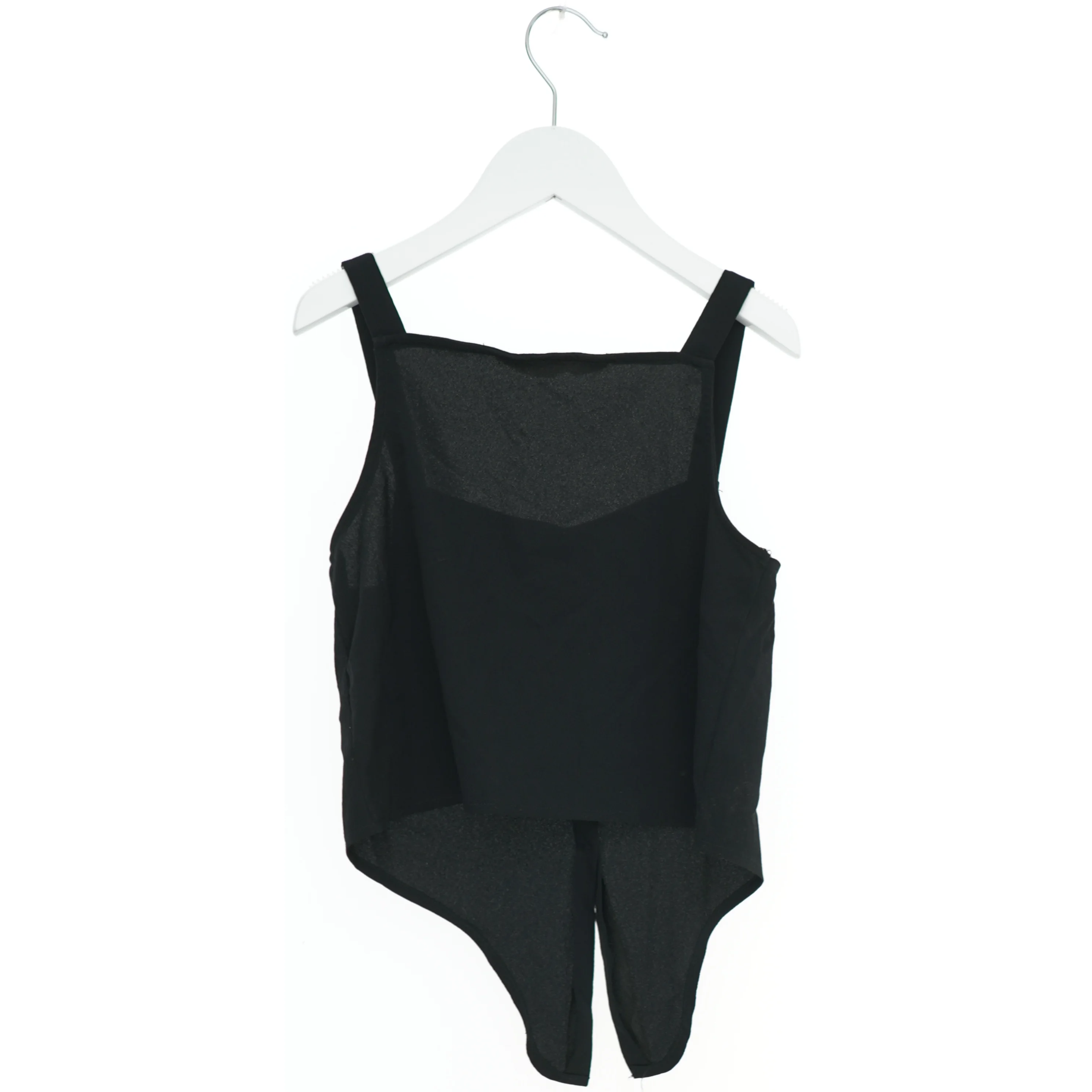 Sort top med knapper fra H&M (str. 146)