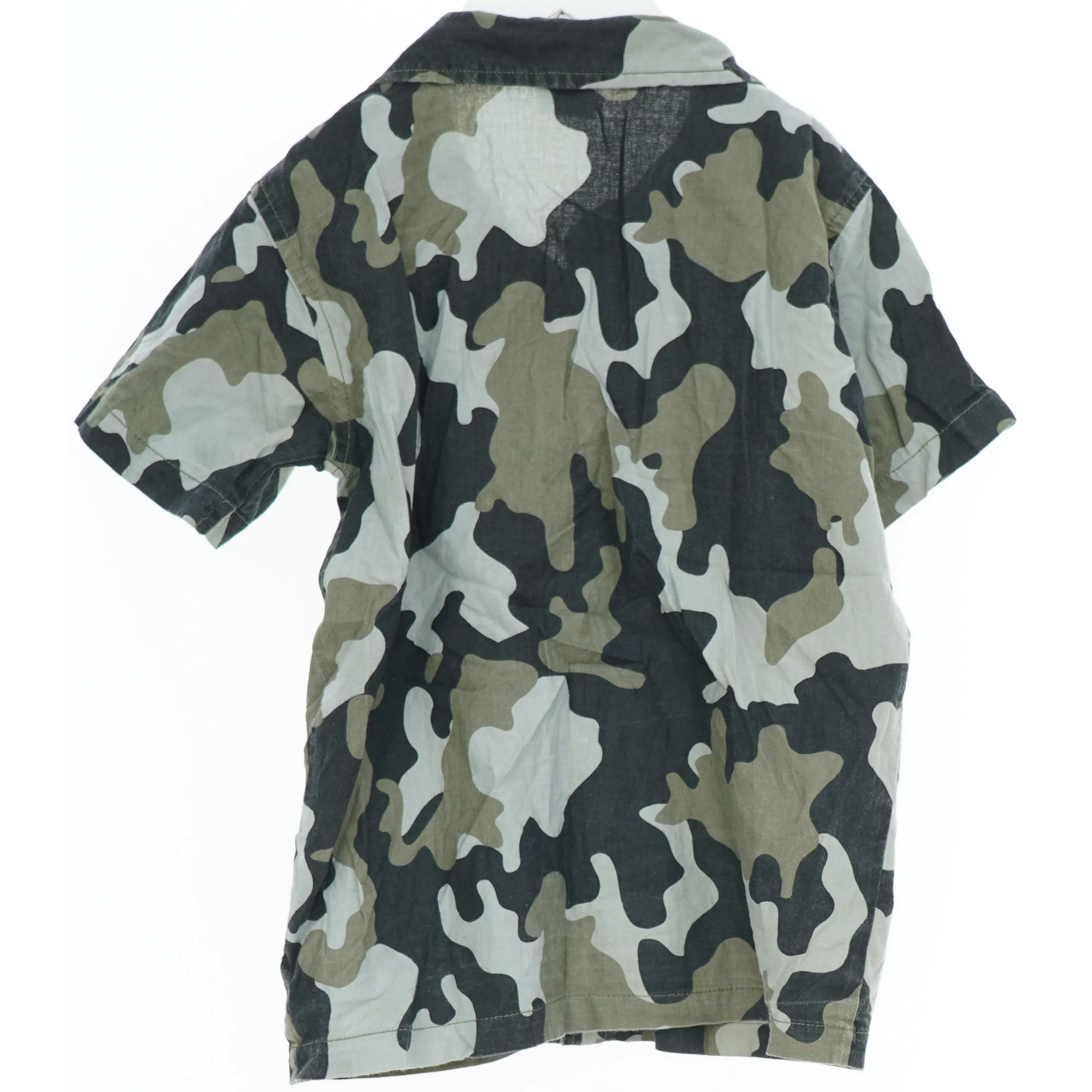 Kortærmet skjorte med camouflage mønster fra VRS (str. 134)