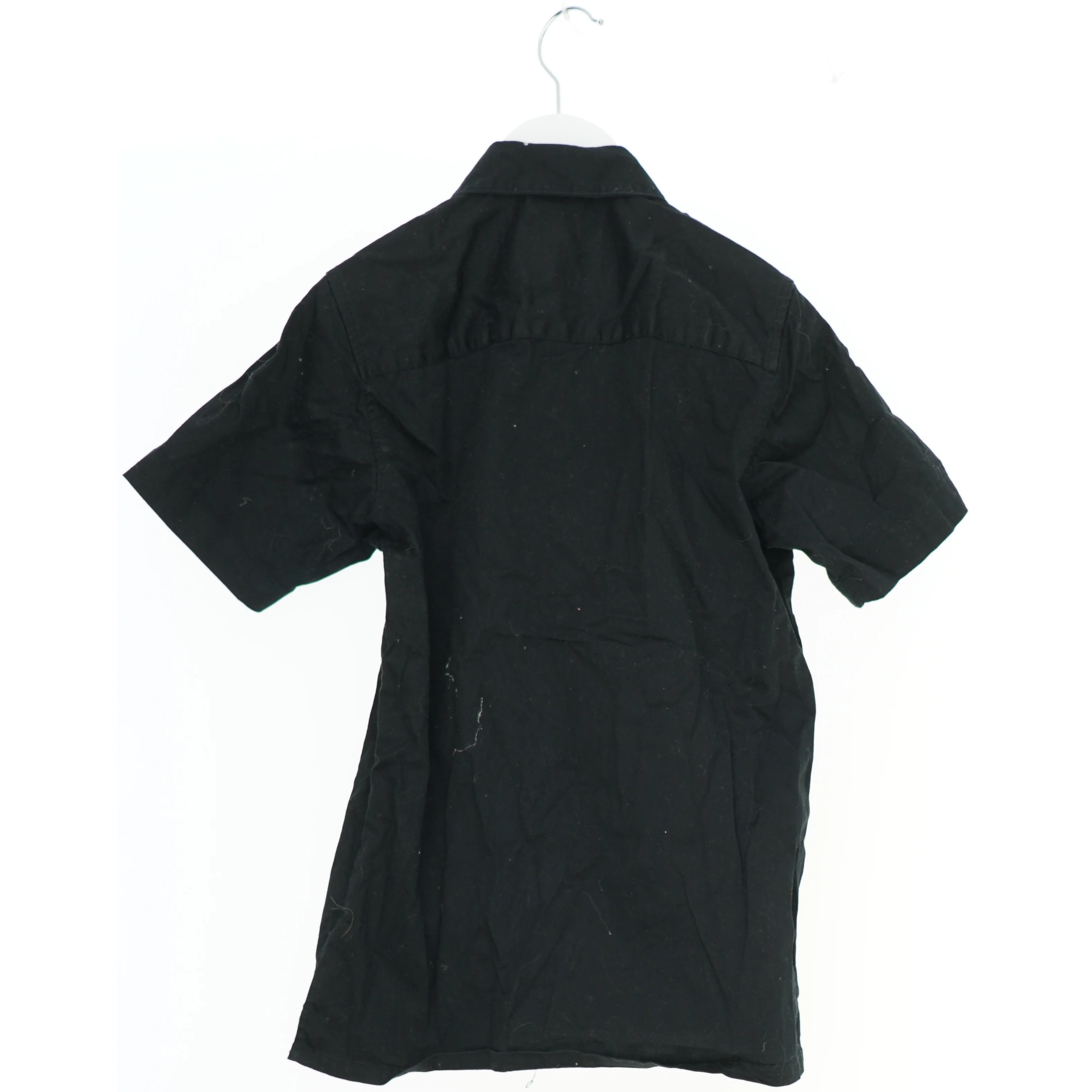 Kortærmet sort skjorte fra Mono (str. 140)