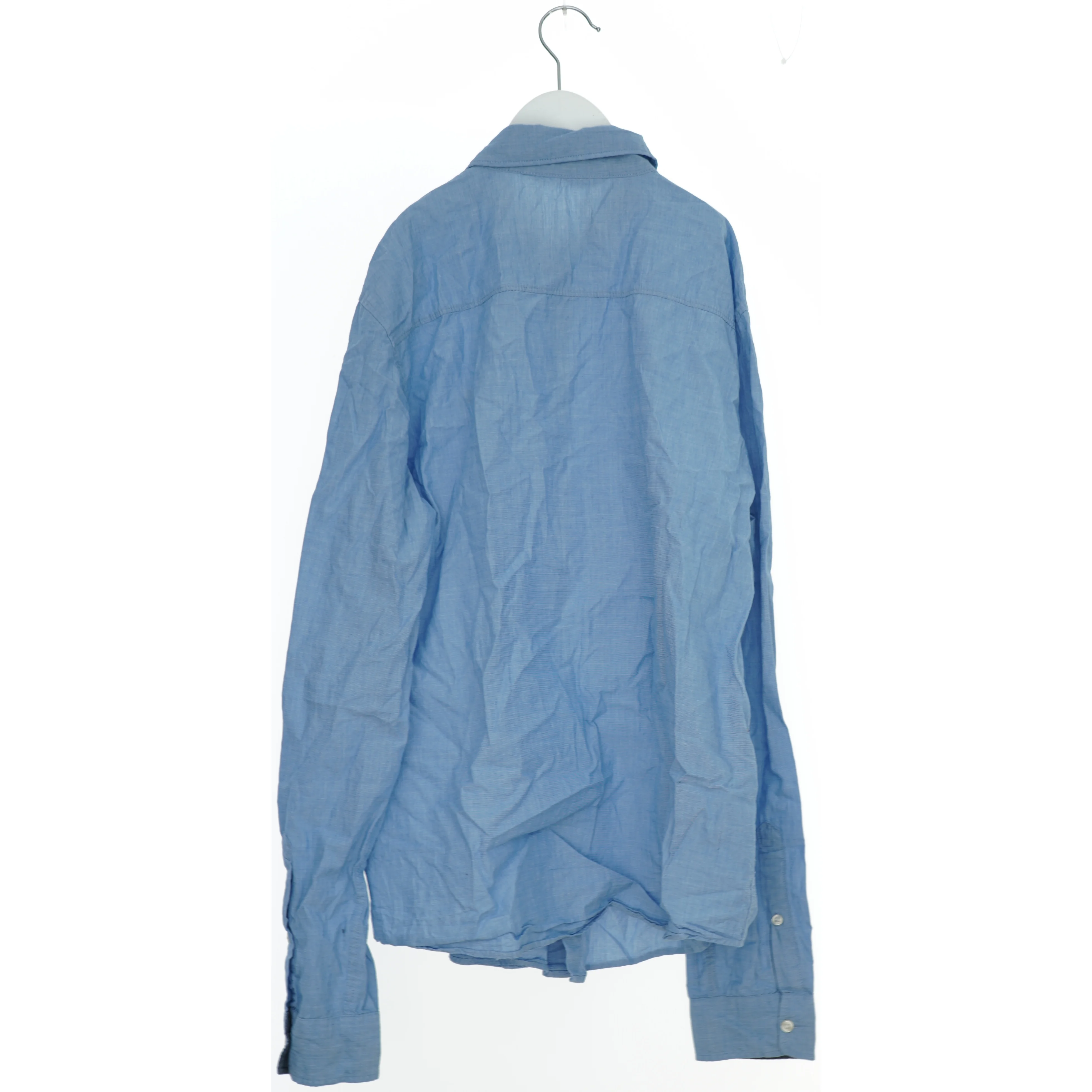 Lyseblå skjorte fra H&M (str. 170)