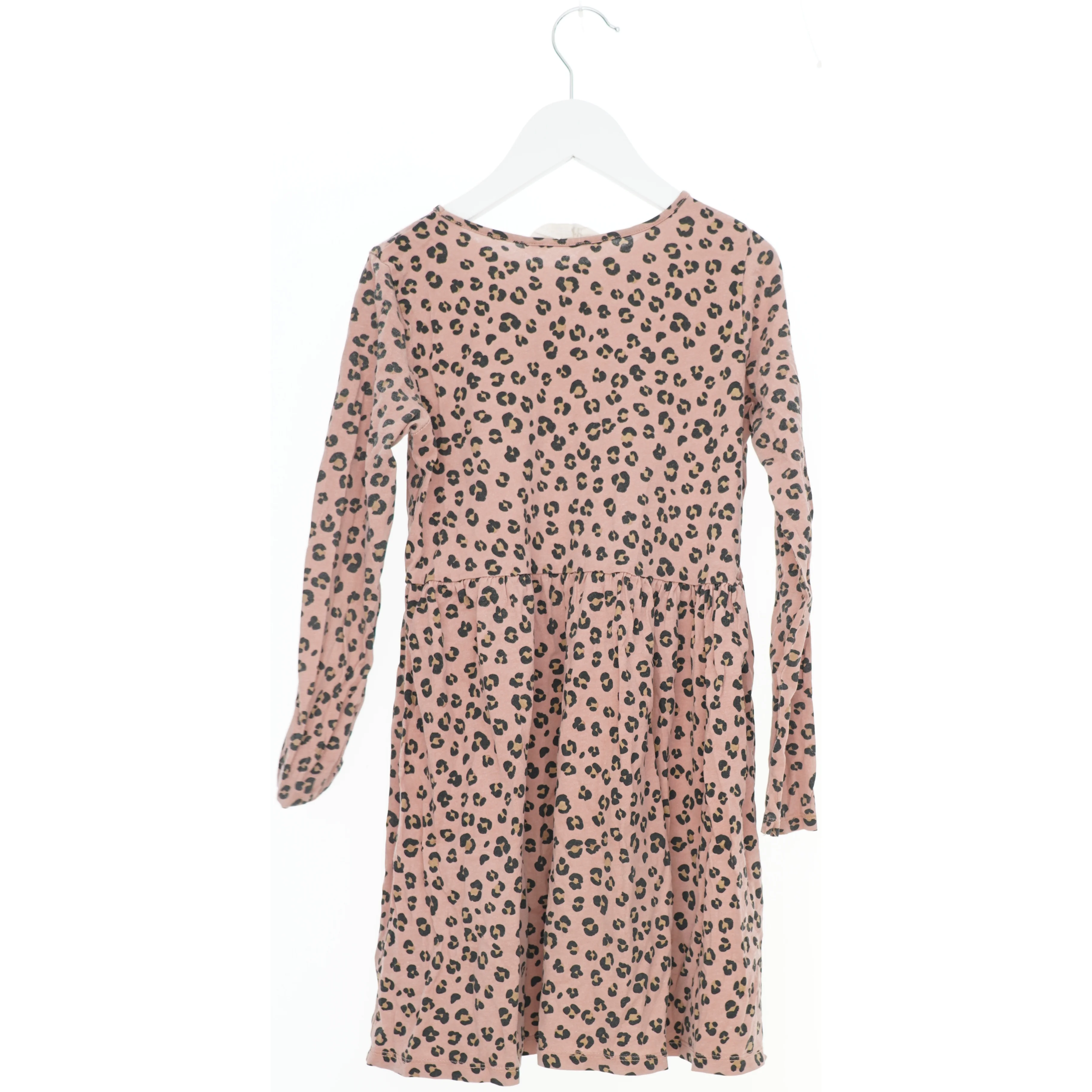 Langærmet kjole med leopardmønster fra H&M (str. 140)