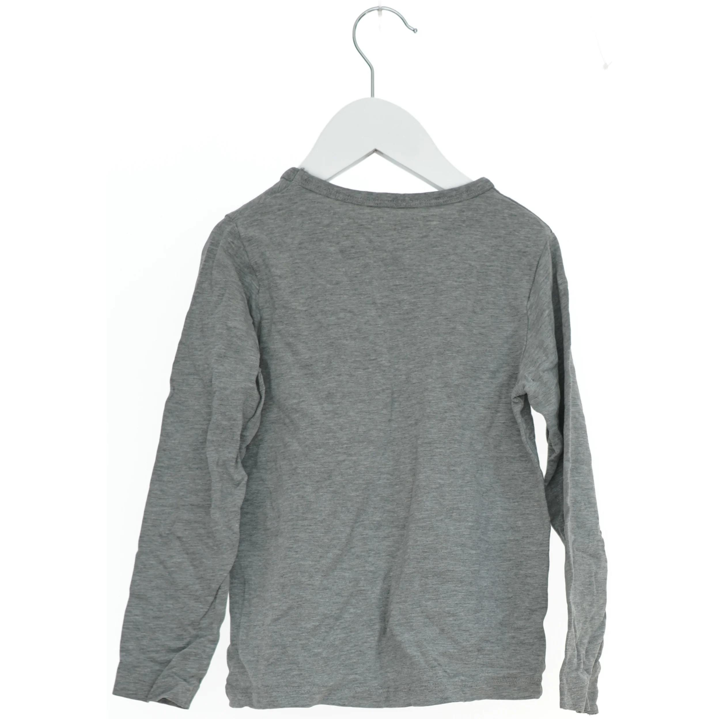 Grå langærmet t-shirt med skateboard-design fra Name It (str. 116)