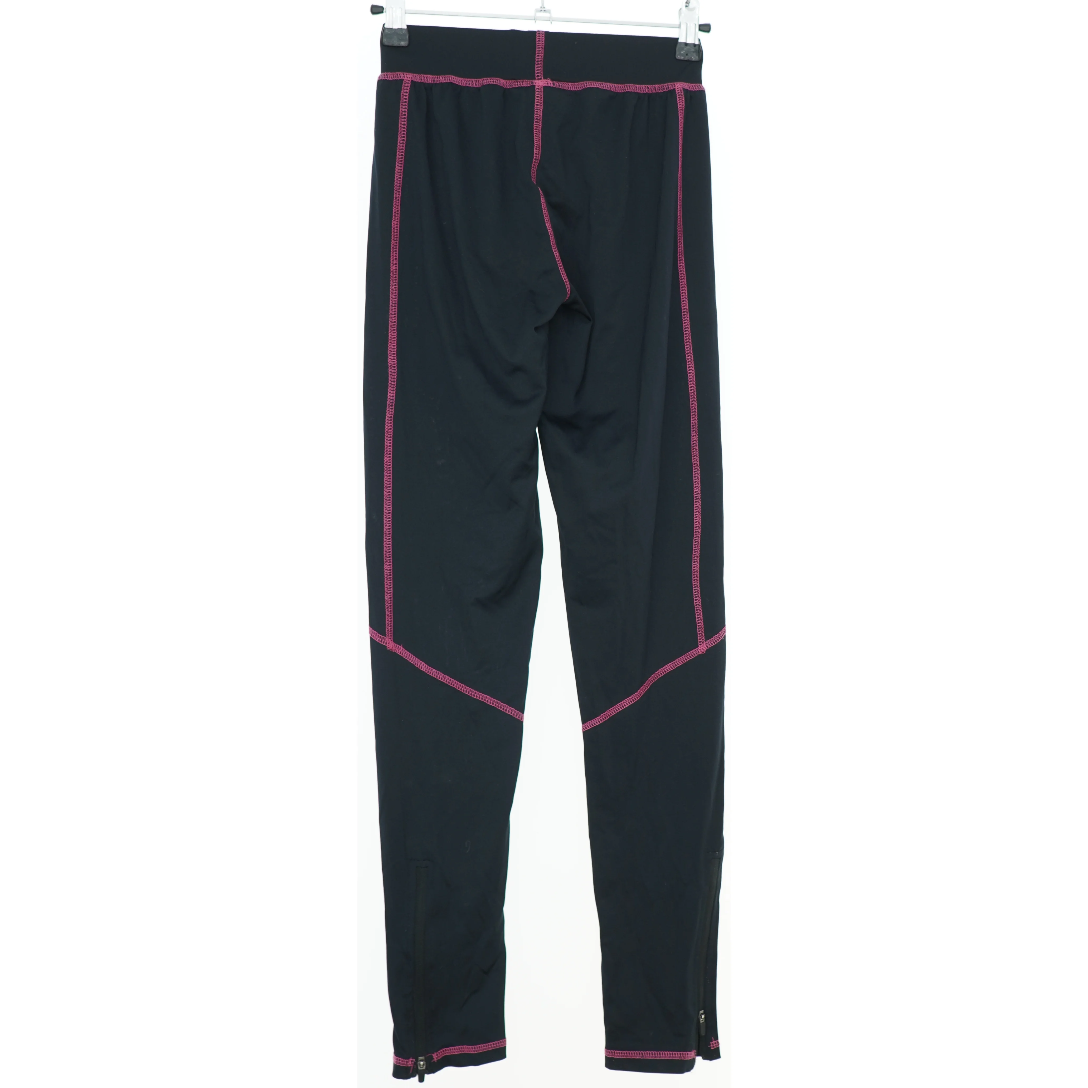 Sorte træningsbukser med lyserøde detaljer fra True Spirit (str. 164)