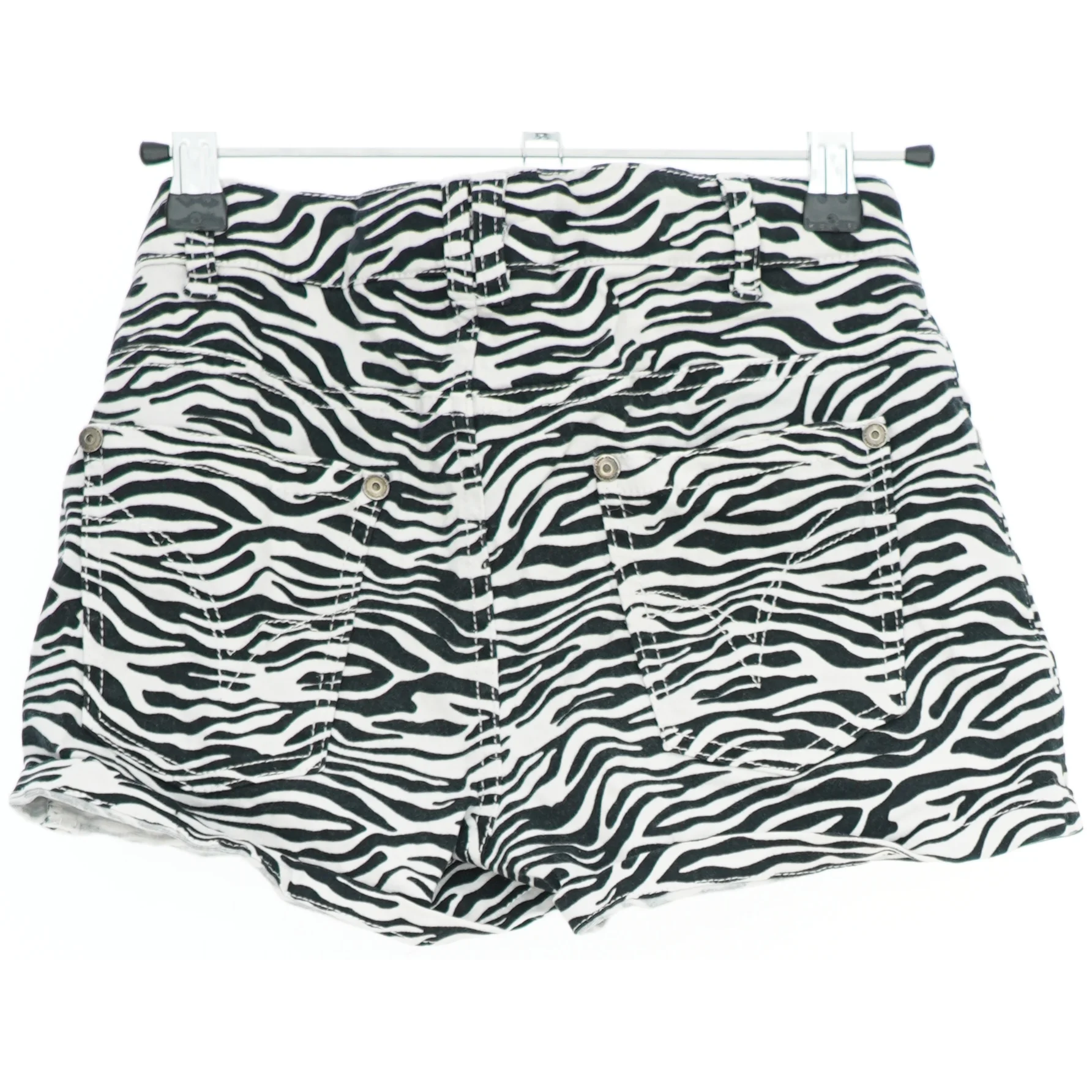 Zebramønstrede shorts fra D-XEL (str. 164)