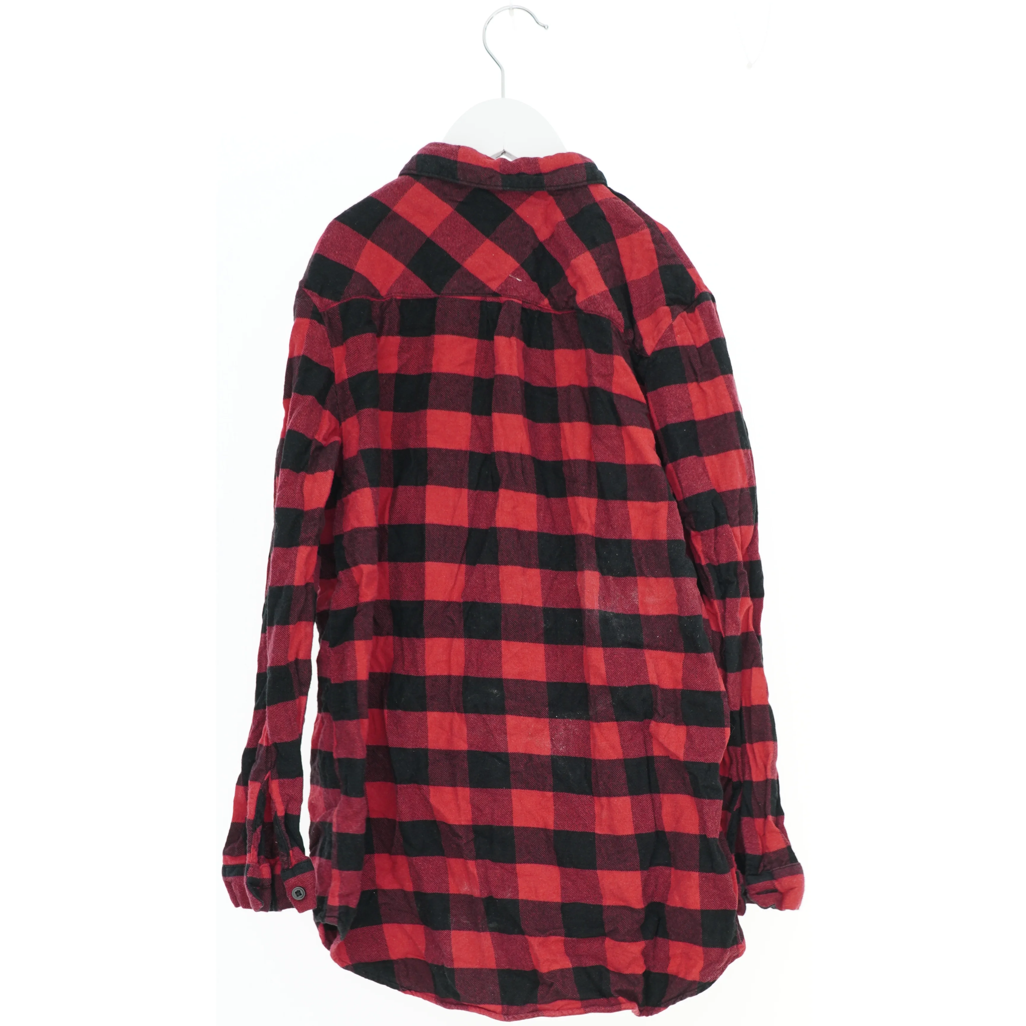 Skjorte med rødt og sort ternet mønster fra H&M (str. 152)