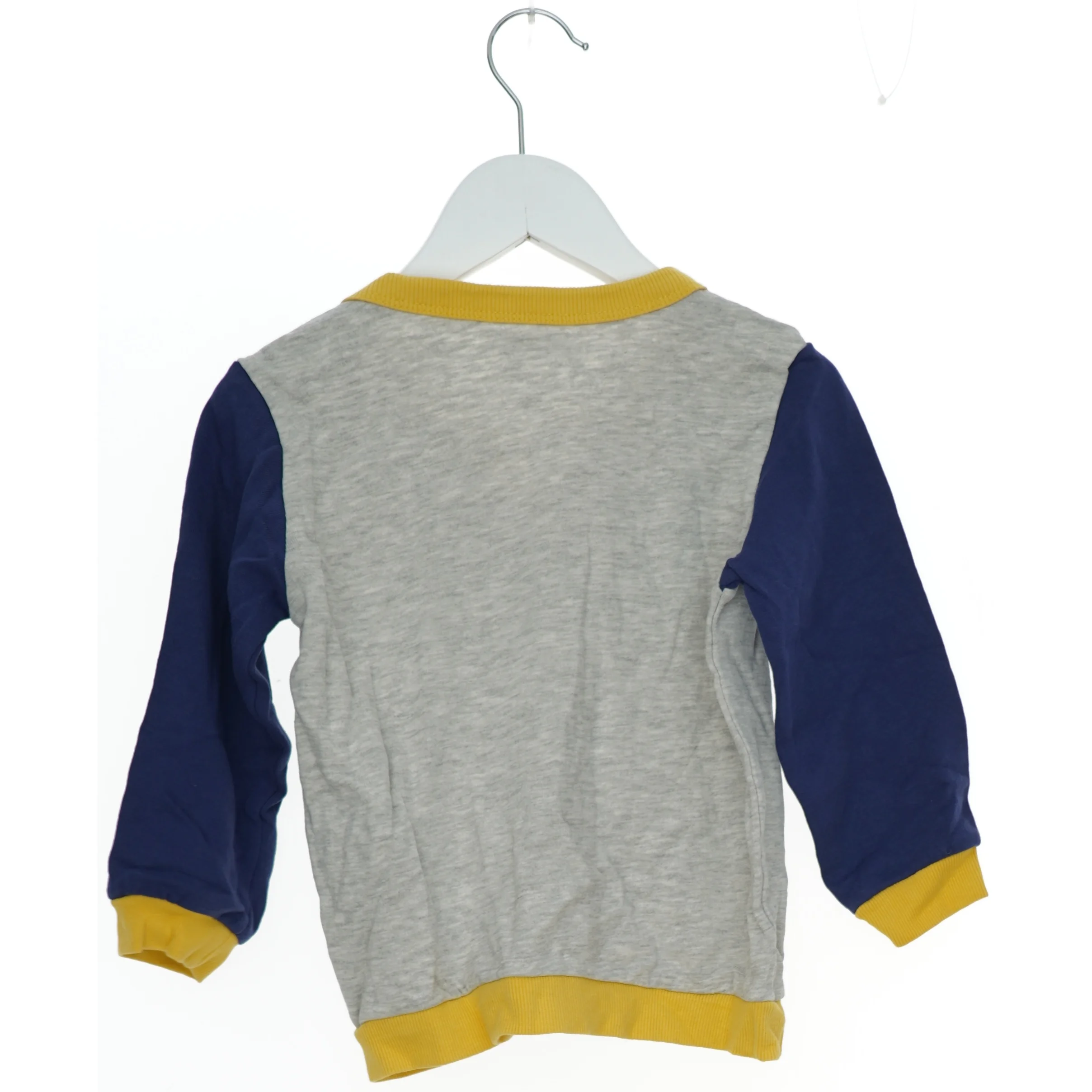 Børne cardigan med basketball motiv fra Pepco (str. 104)