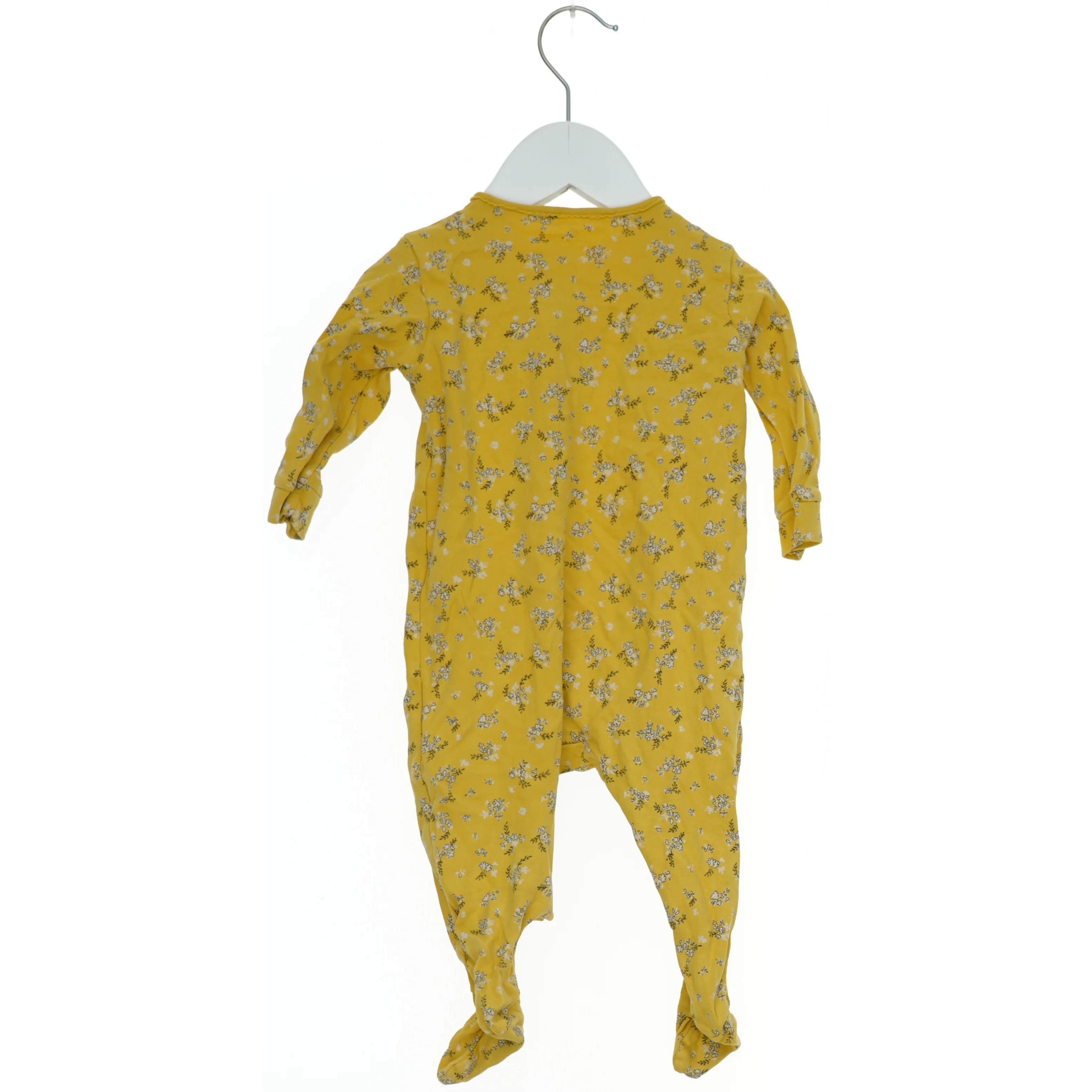 Babydragt med blomstermønster fra Next Baby (str. 74)