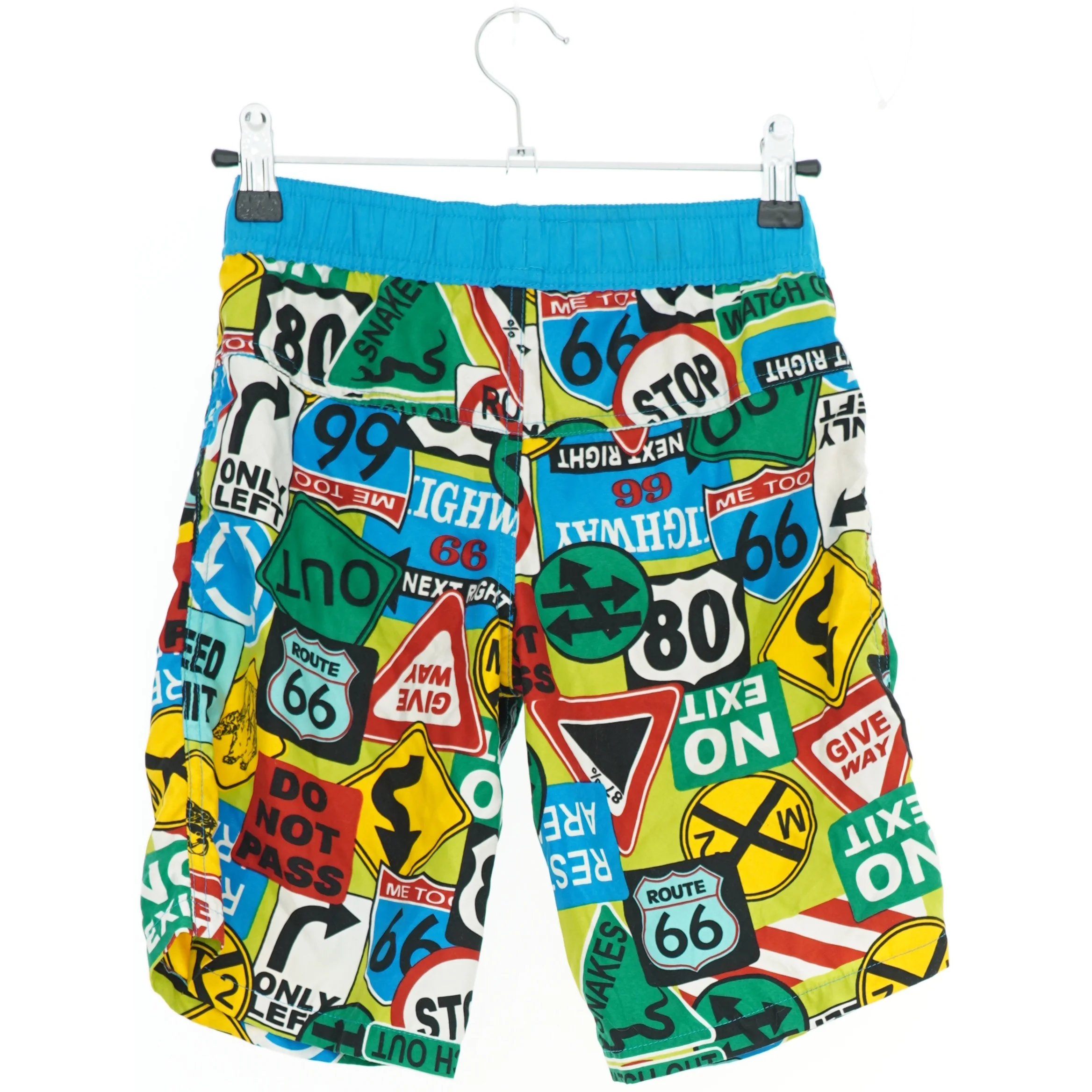 Farverige shorts med vejskilte-mønster (str. 116)