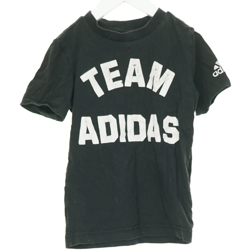 T-Shirt fra Adidas (str. 116 cm)