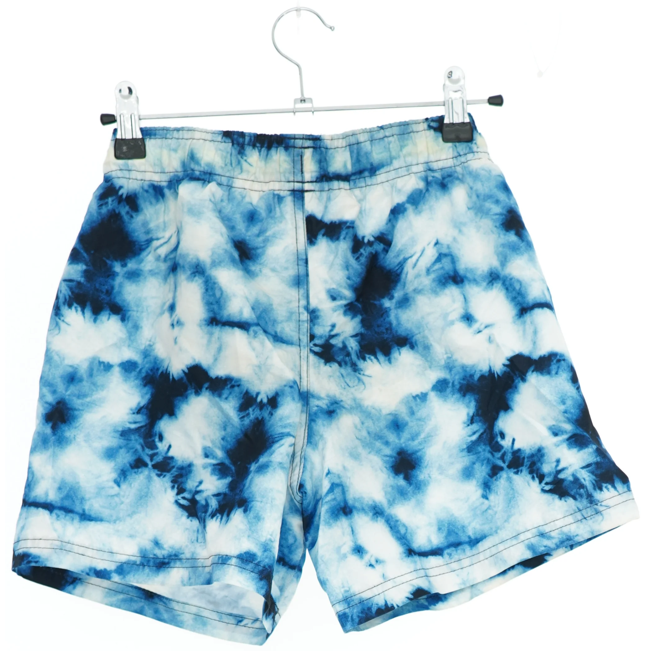 Bademode med blå mønster fra H&M (str. 140)