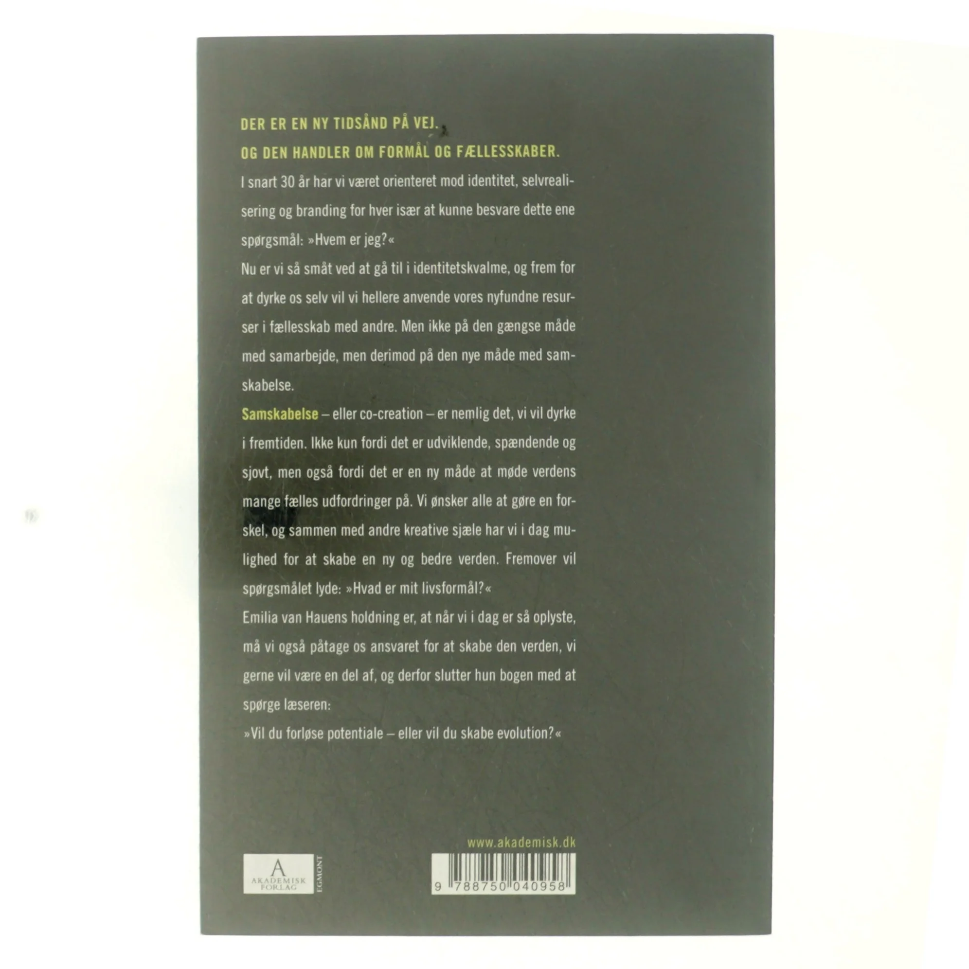 Farvel egofest og goddag til formål og fællesskaber af Emilia van Hauen (Bog)