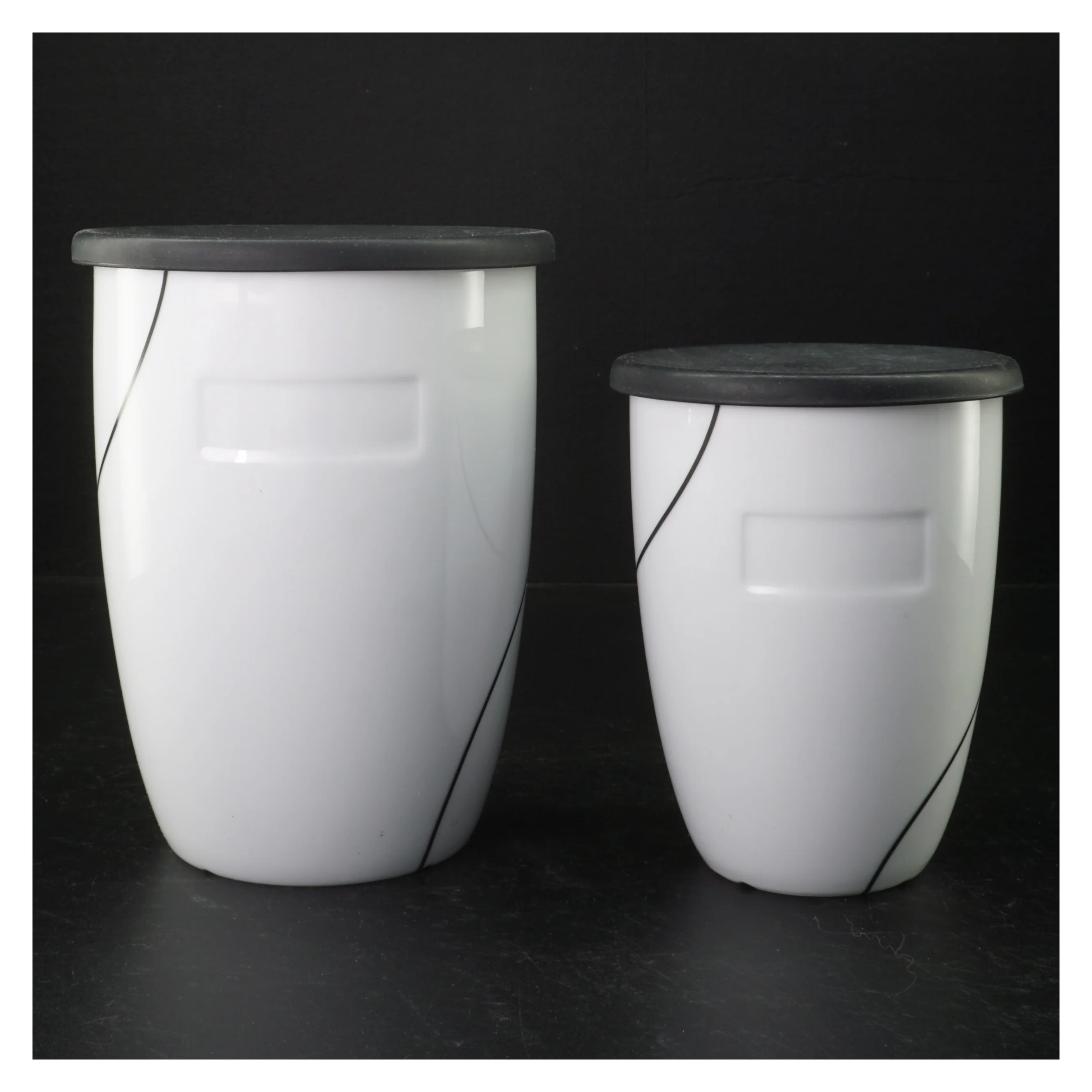 Keramiske opbevaringskrukker med låg fra Menu (str. 18,5 cm. ø. 14 cm. h. 14,5 cm. ø. 11,5 cm)