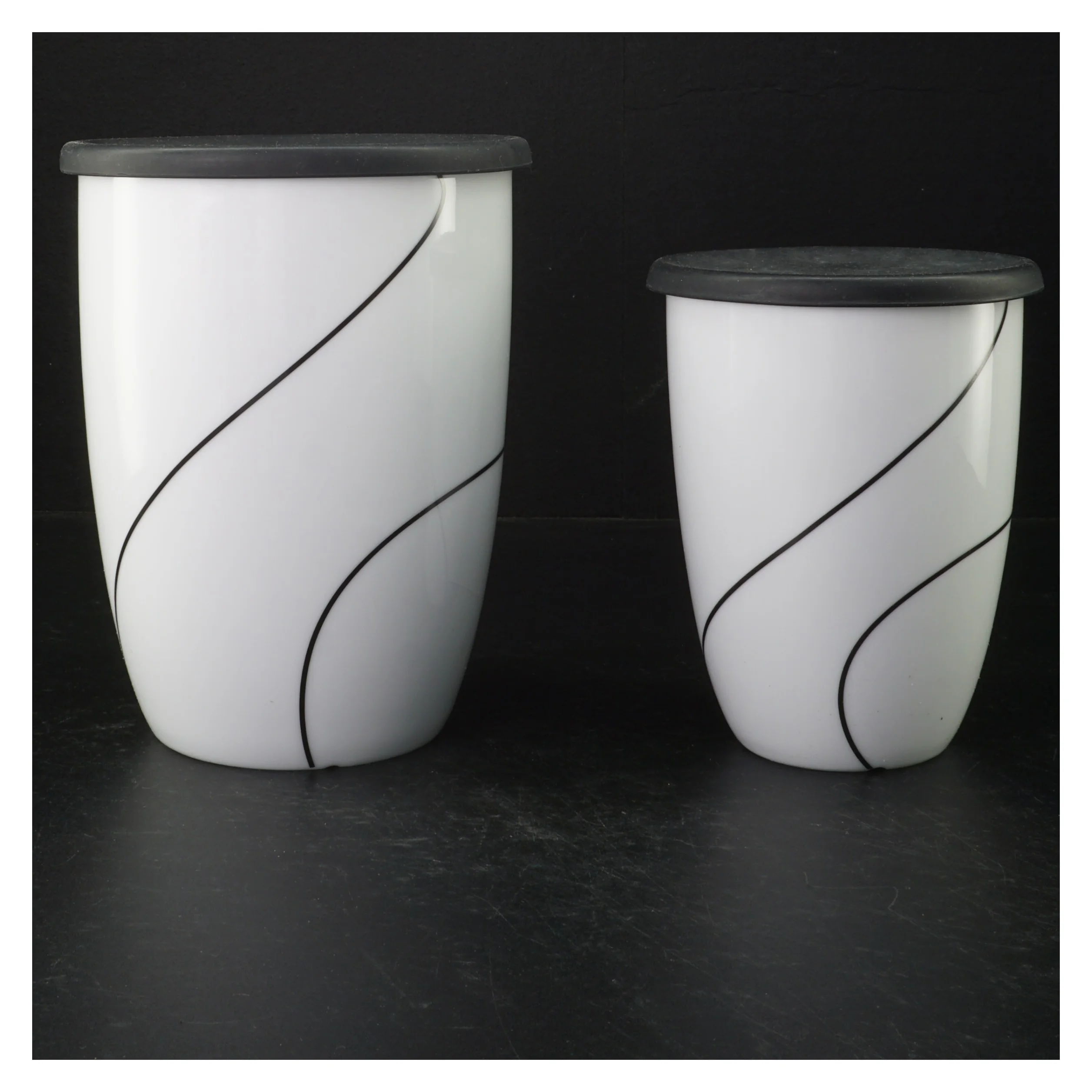 Keramiske opbevaringskrukker med låg fra Menu (str. 18,5 cm. ø. 14 cm. h. 14,5 cm. ø. 11,5 cm)