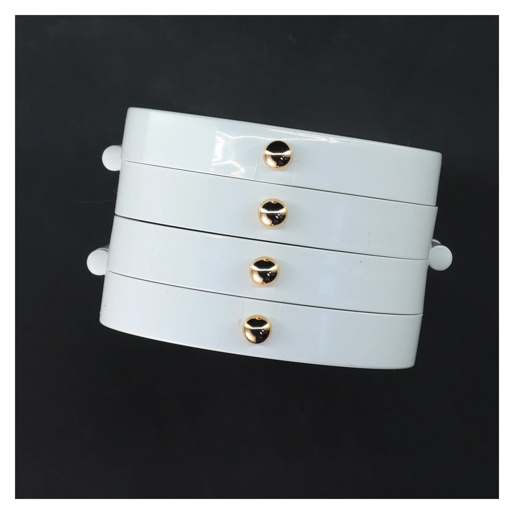 Smykkeholder med guldfødder (str. 23,5x12 cm)