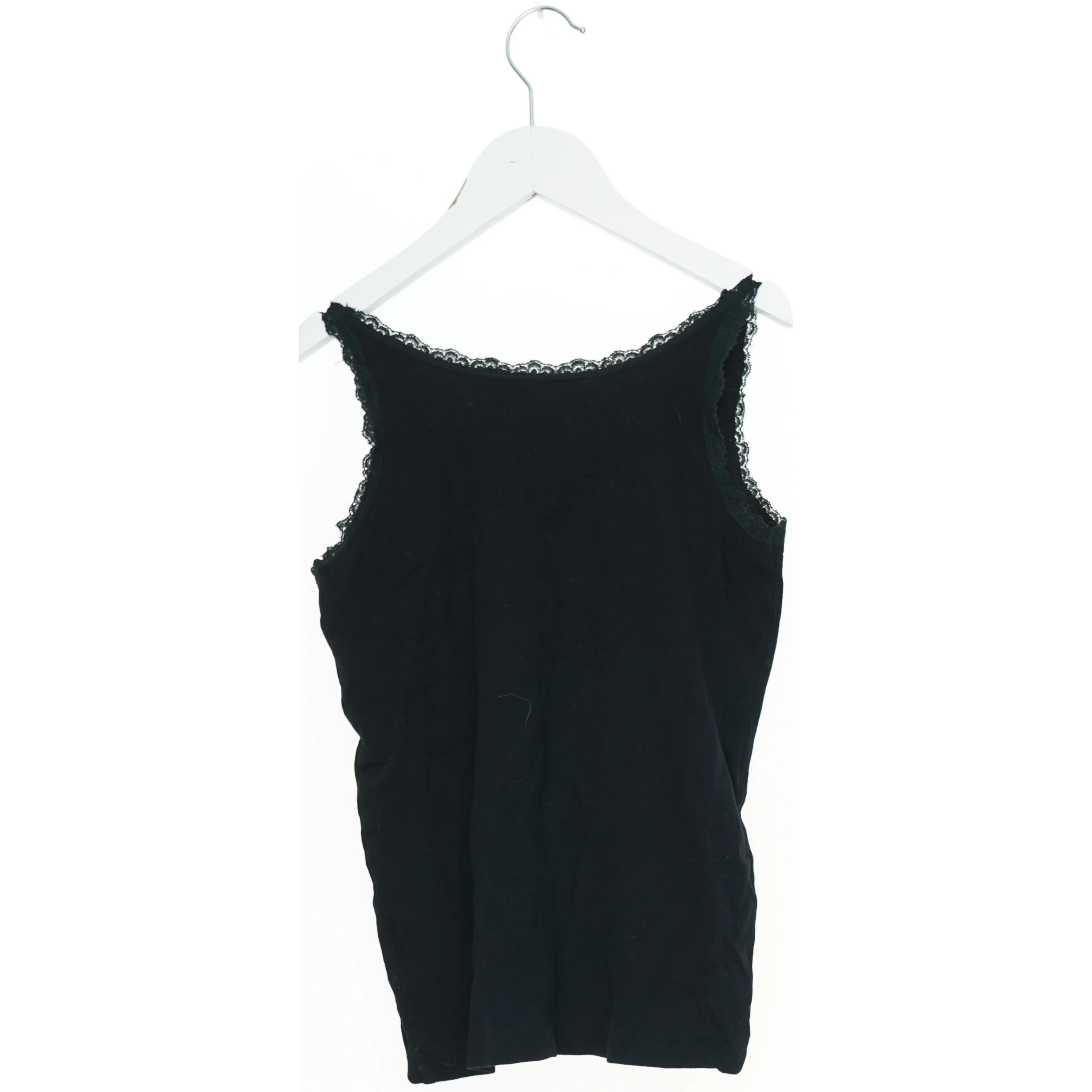 Sort top med blondekant fra VRS (str. 146)