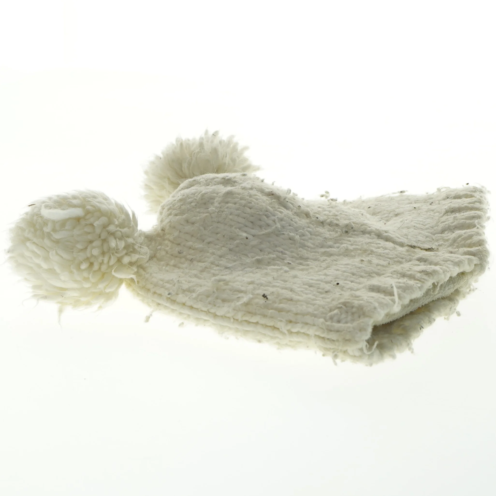 Strikket hue med pomponer (str. 20x20 cm)