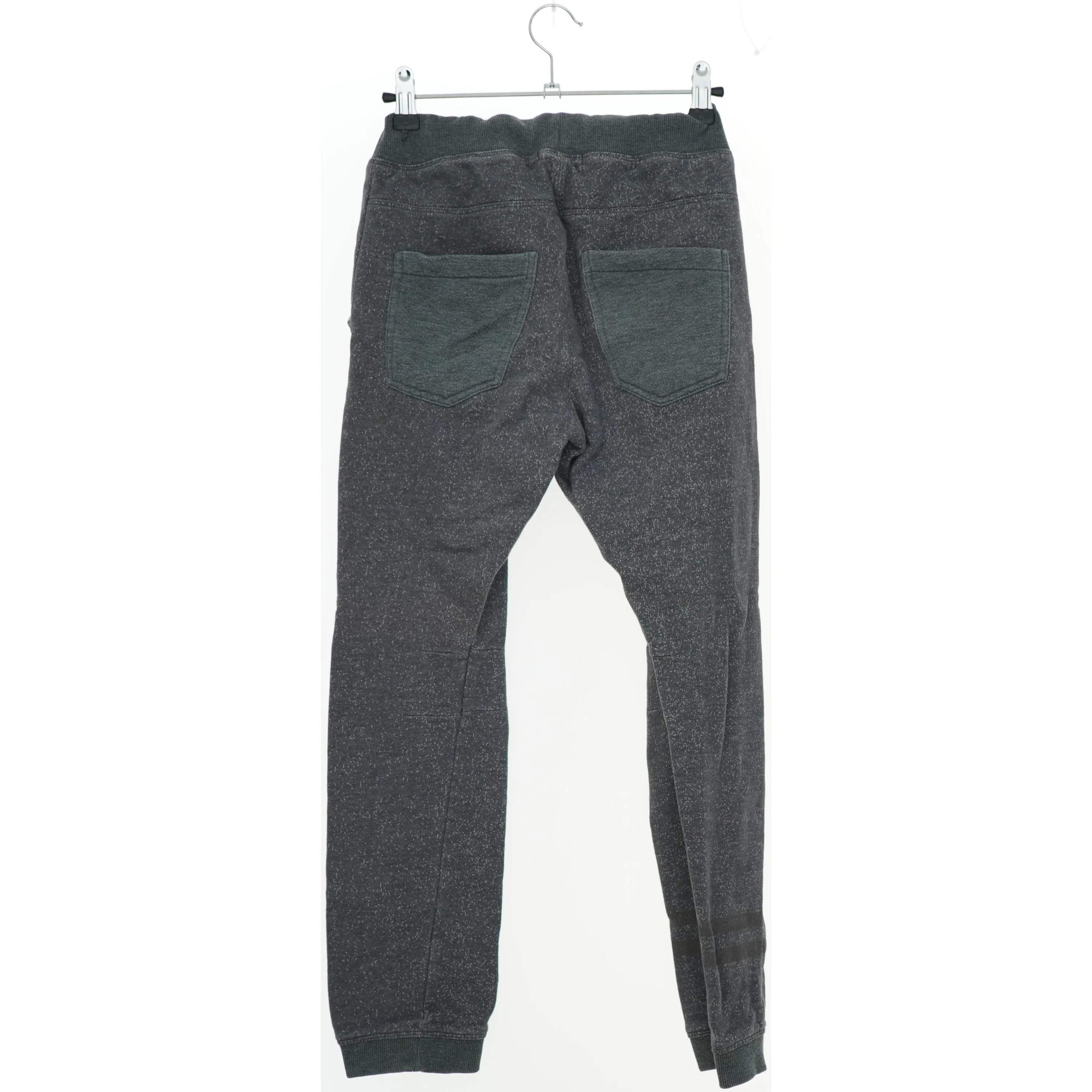 Grå sweatpants med lommer fra Name It (str. 152)