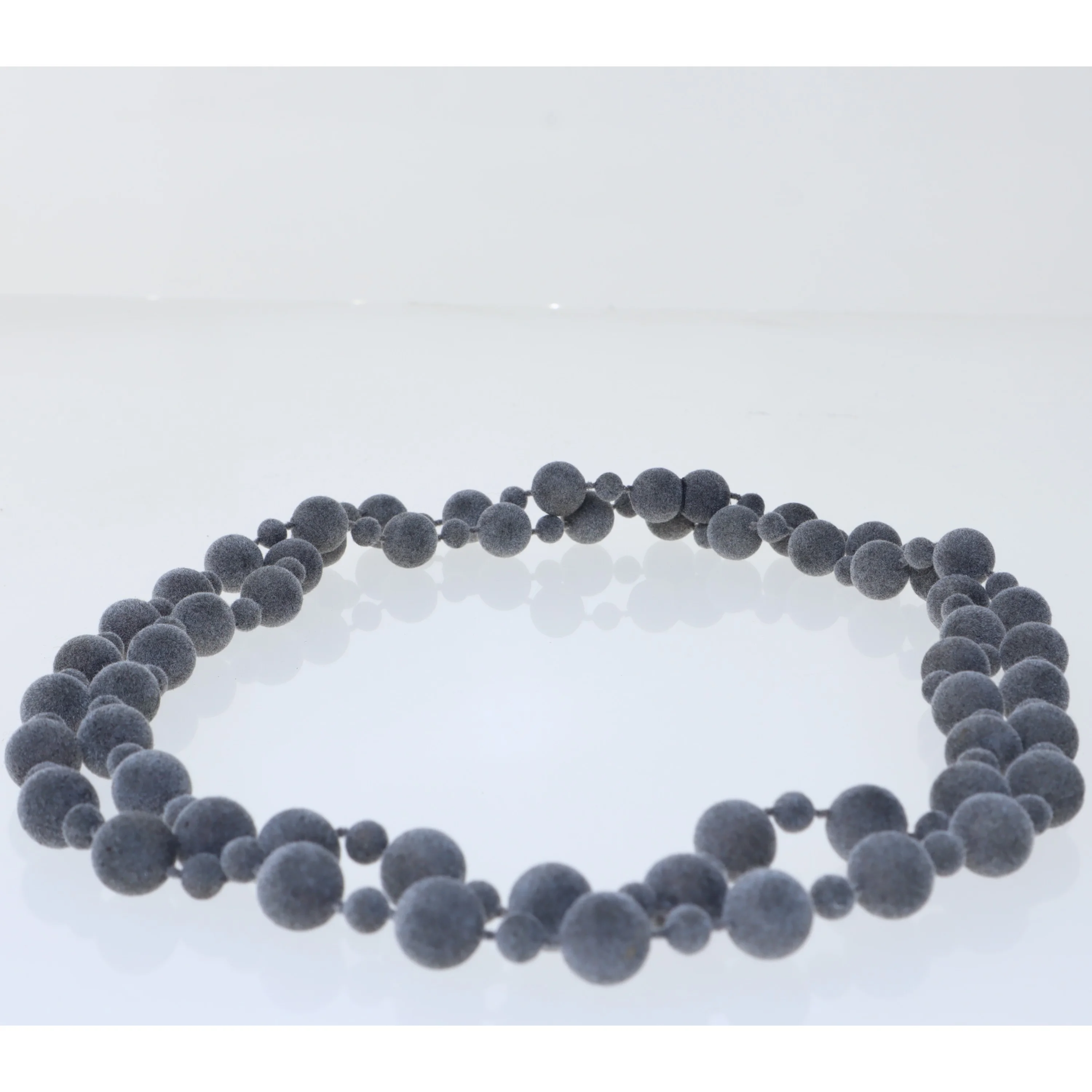 Grå perlekæde (str. 130 cm)