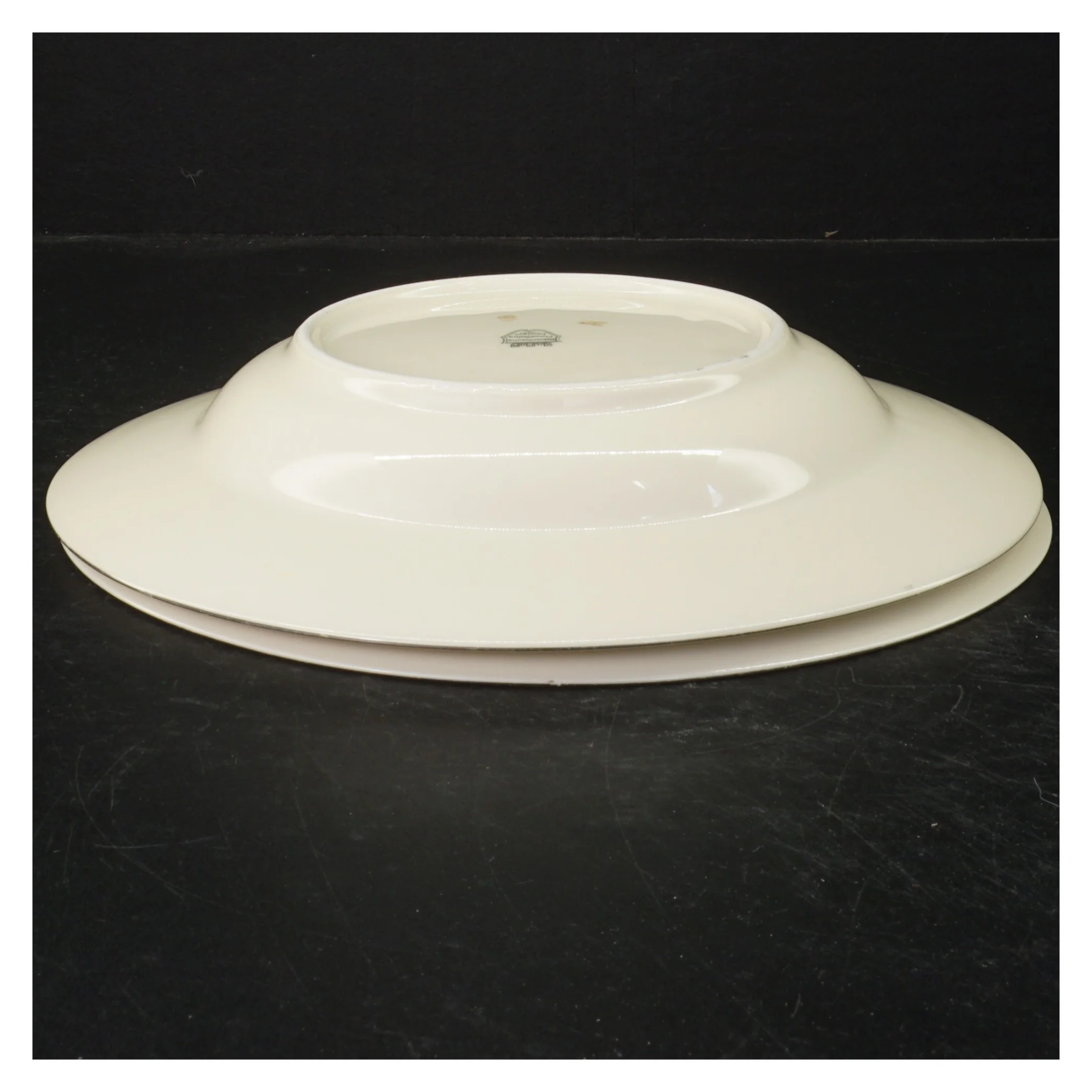 Porcelænstallerkner med sort rose fra KPM (str. Ø. 26 cm)