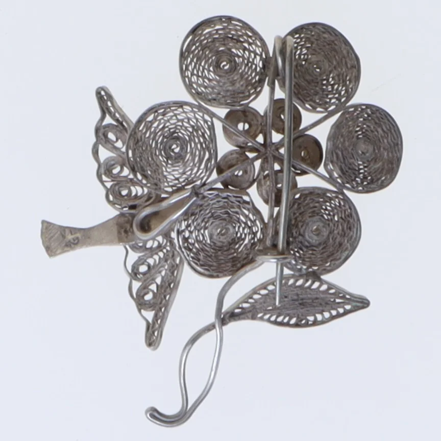 Dekorativ fuglebroche i sølv (str. 5 cm)