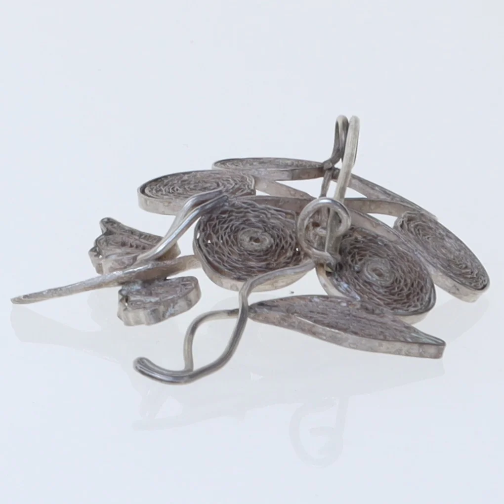 Dekorativ fuglebroche i sølv (str. 5 cm)