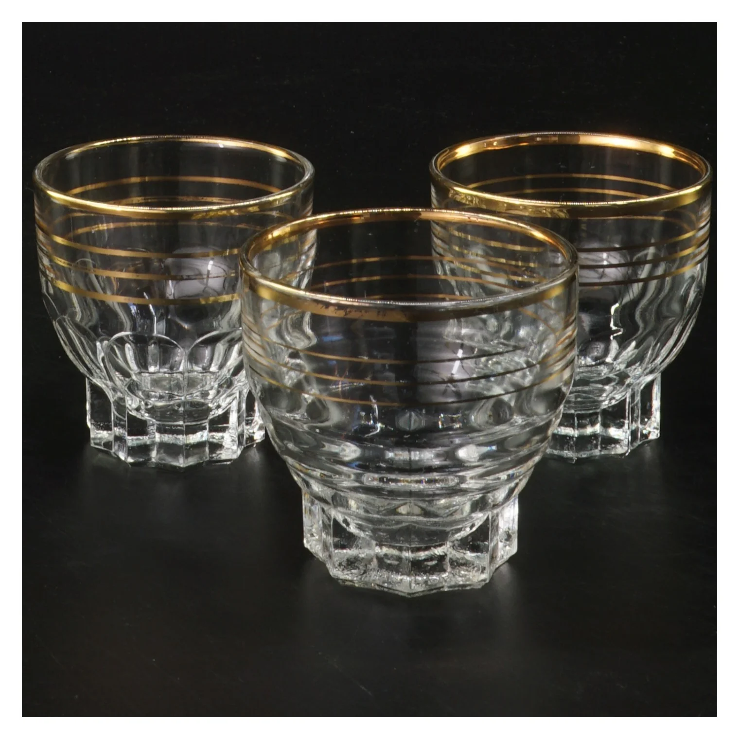 Tre glas med guldkant (str. 3 stk Ø 6,5 cm længde 6 cm)