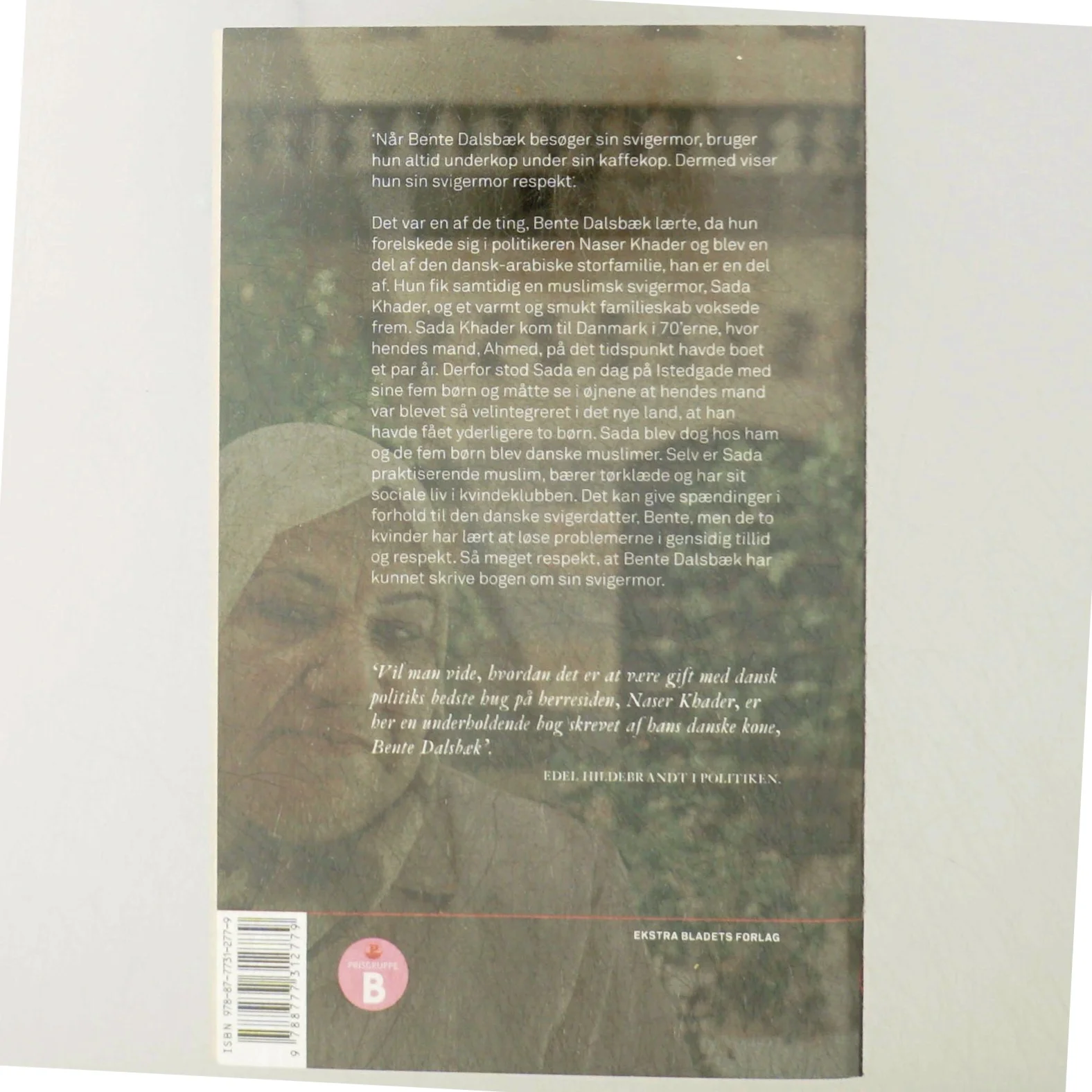 Med underkop : livet med min muslimske svigermor af Bente Dalsbæk (Bog)