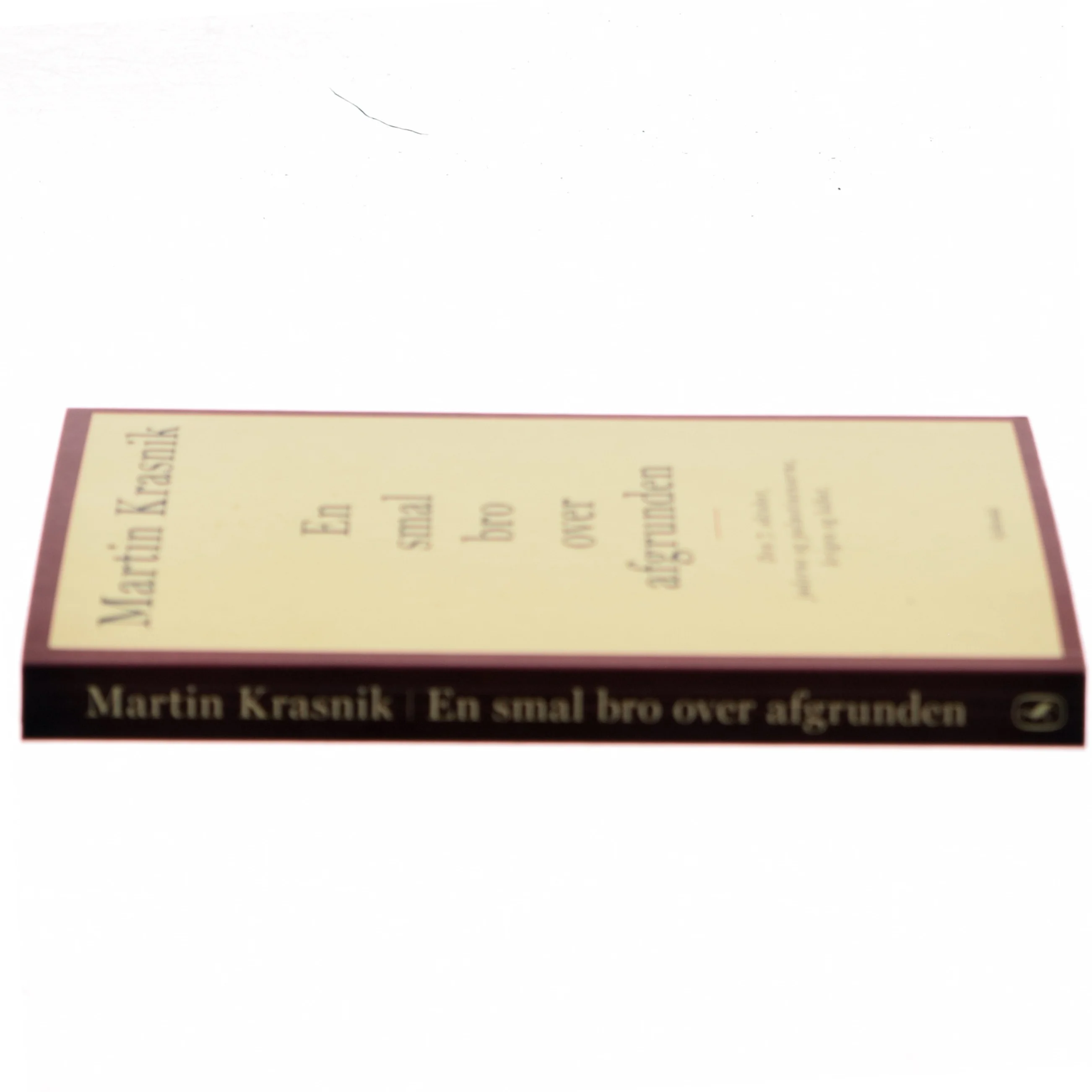 En smal bro over afgrunden : den 7. oktober, jøderne og palæstinenserne, krigen og håbet af Martin Krasnik (Bog)