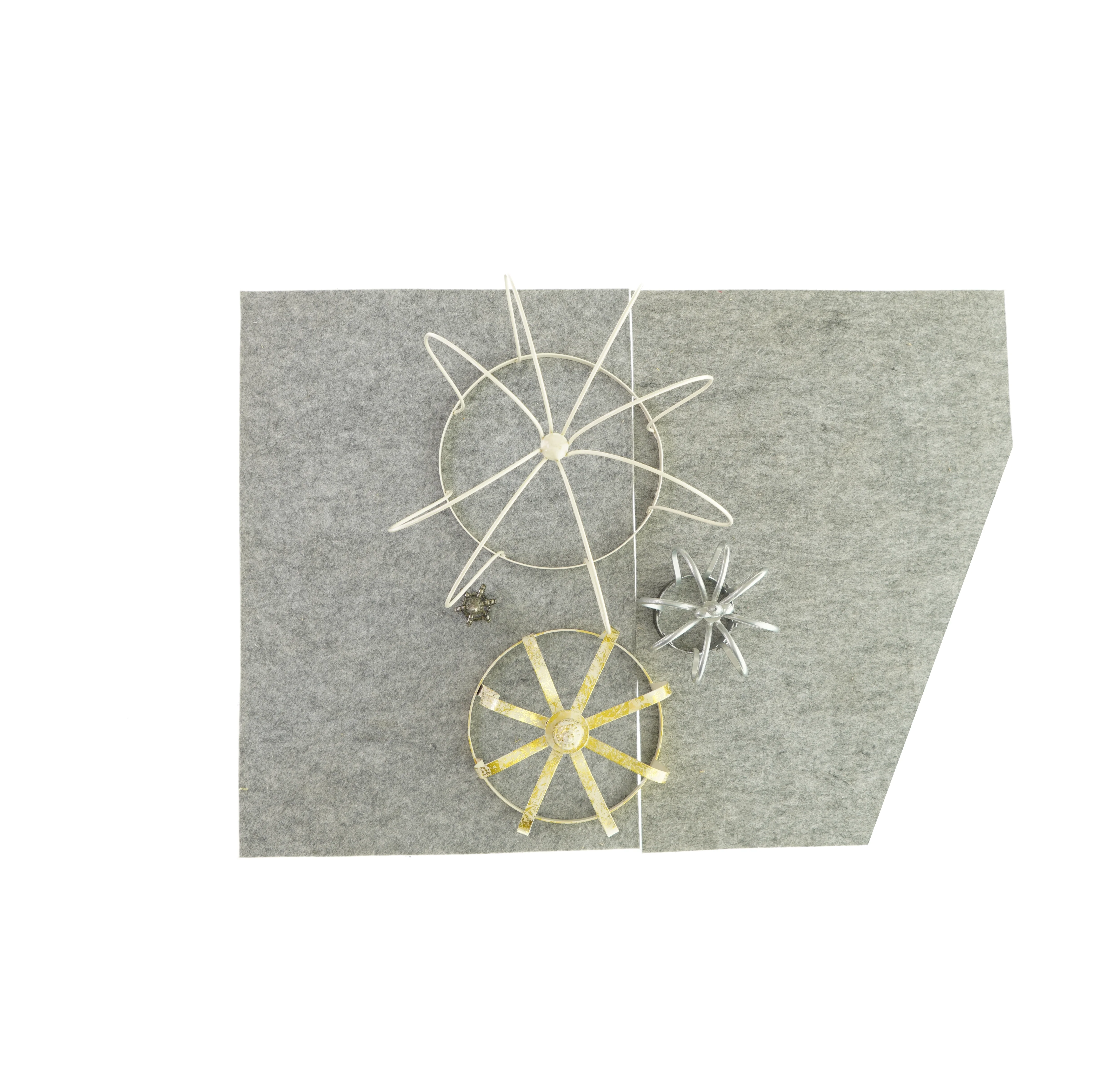 Dekorations kroner (4 stk) (str. H: 25 og 15 og 9 og 4 cm)