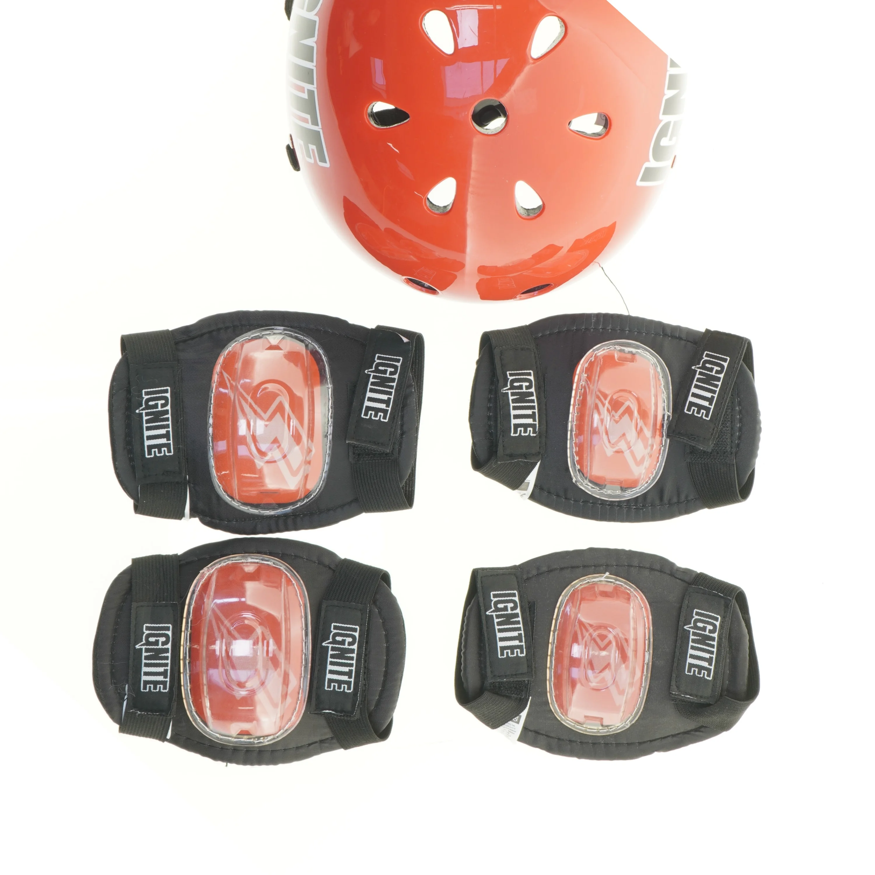 Rulleskøjtehjelm og beskyttelsesudstyr fra IGNITE (str. 58 til 62 cm og 15 x 11 cm)