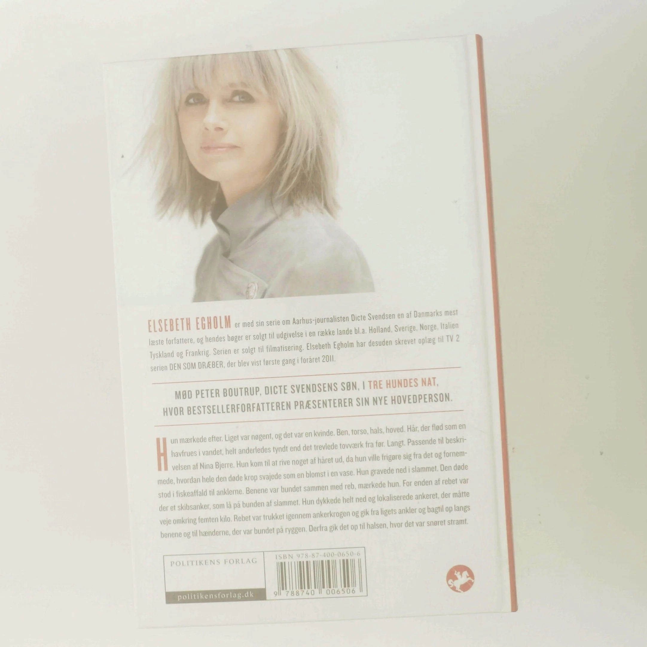 Tre hundes nat af Elsebeth Egholm (Bog)