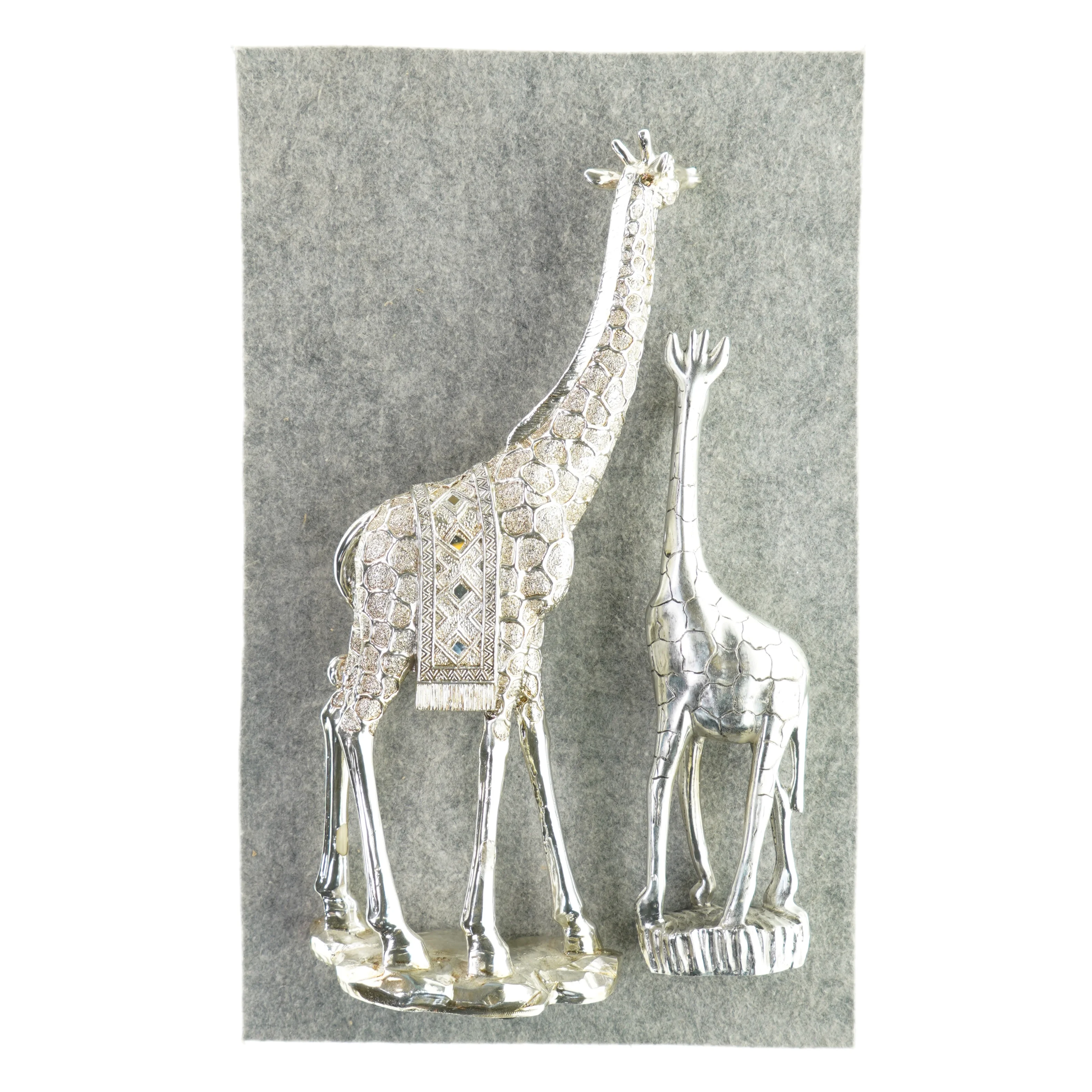 Dekorative giraffer 2 stk. (str. 14 x 7 x 35 og 7 x 4 x 27 cm)