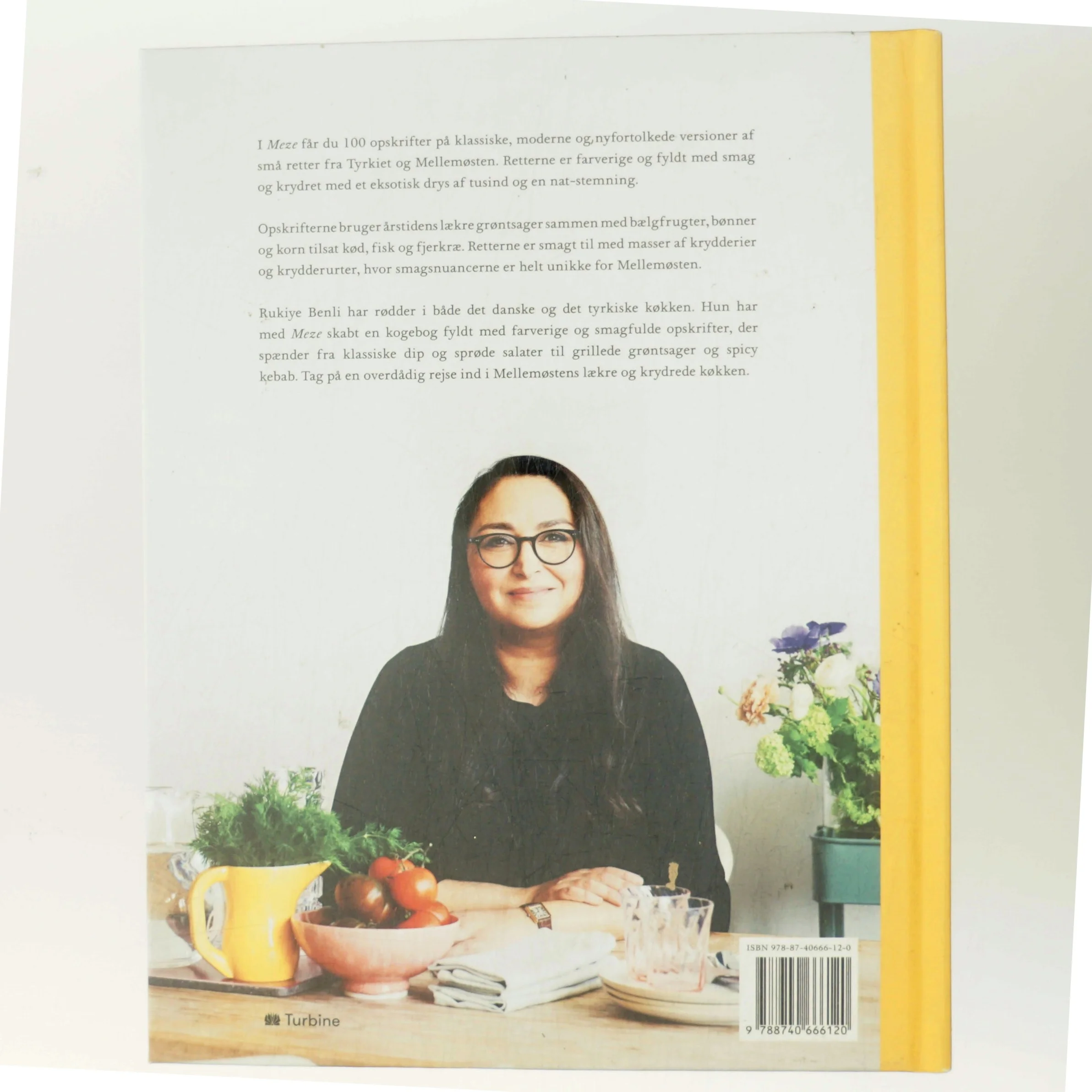 Meze : salater, snacks og små retter fra Mellemøsten af Rukiye Benli (Bog)