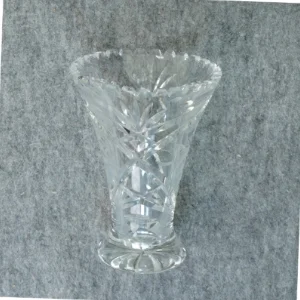 Vase i krystal (str. 16 x 12 cm)