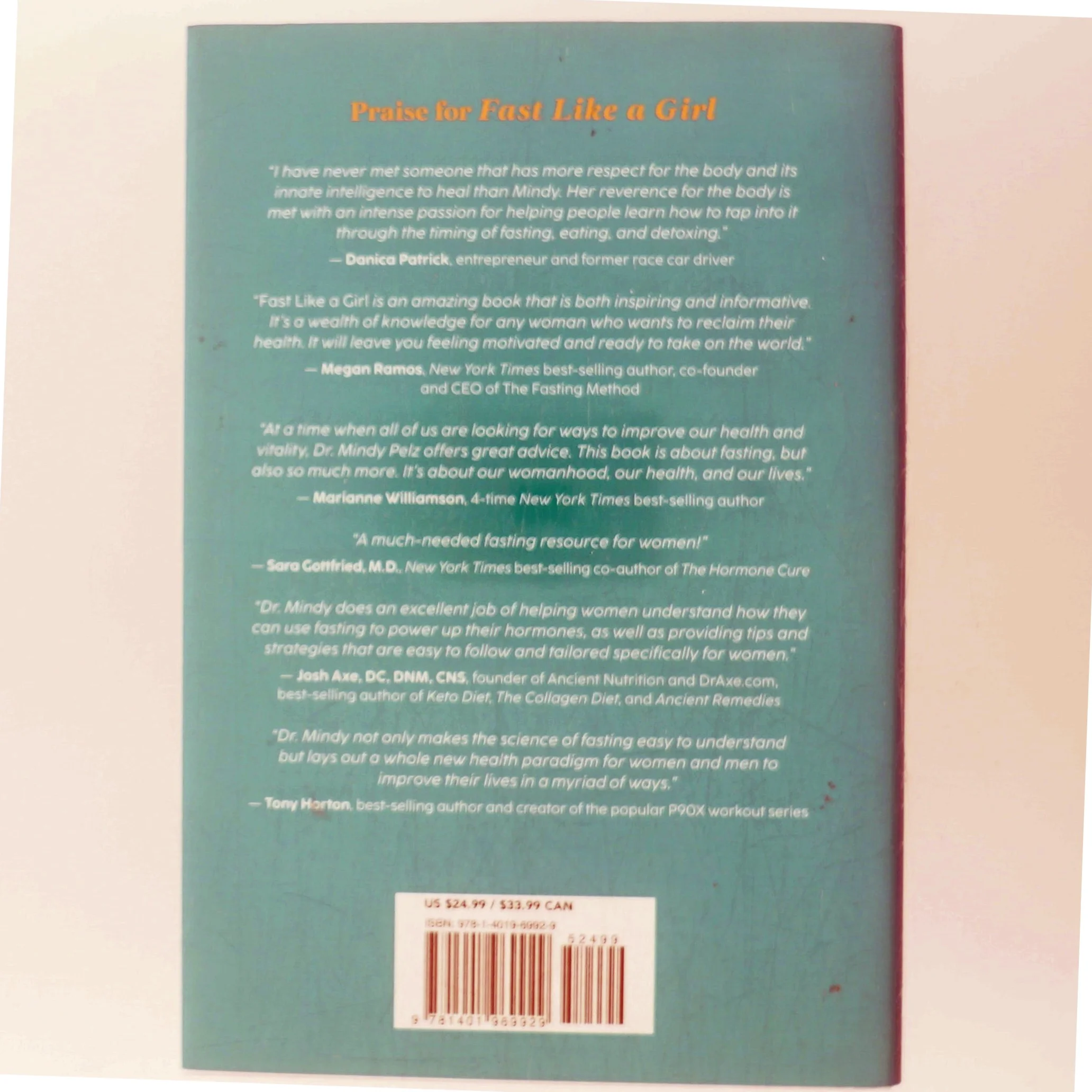 Fast like a girl : a woman's guide to using the healing power of fasting to burn fat, boost energy, and balance hormones af Mindy Pelz (Bog)