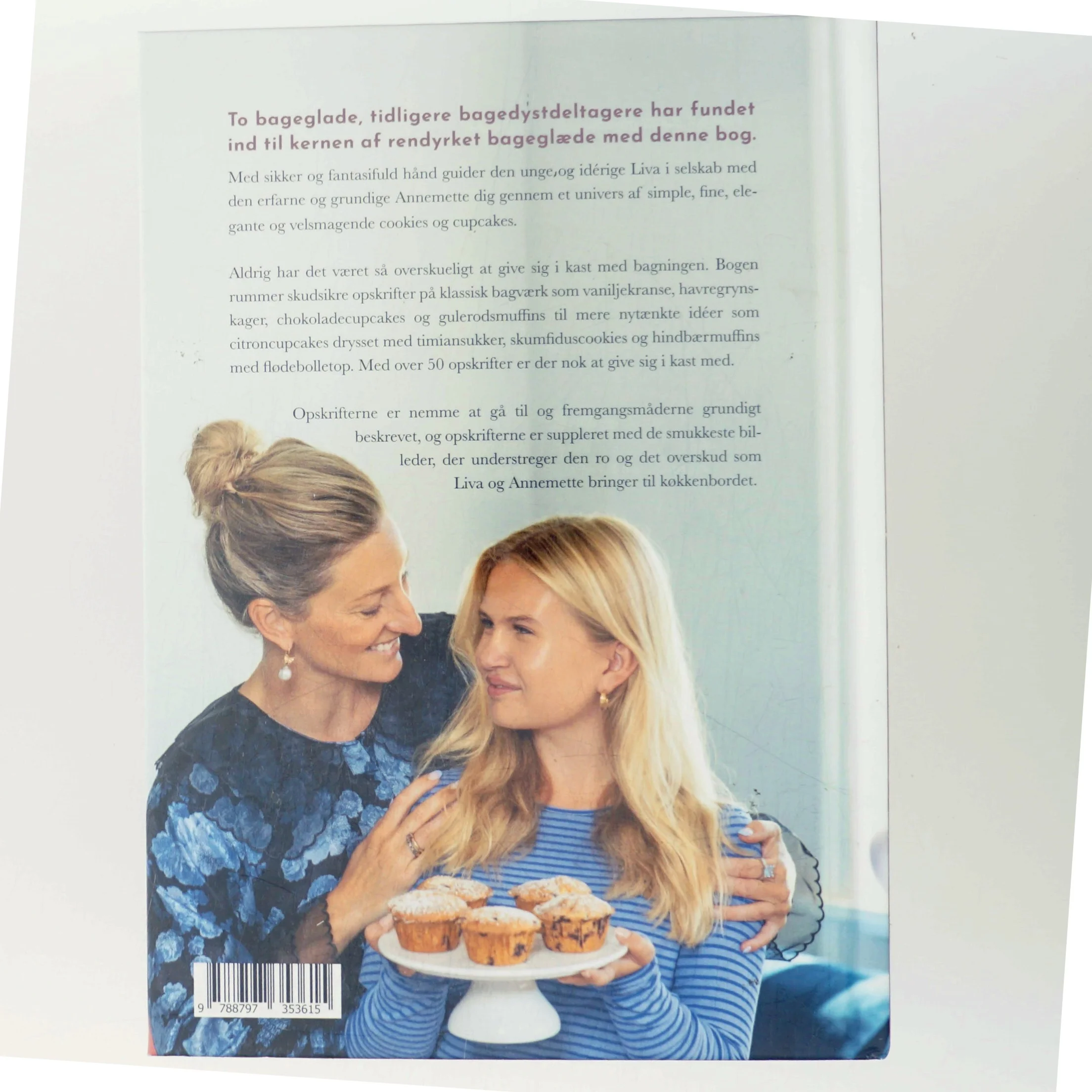 Cookies & cupcakes : fælles om bageglæden af Liva Mai Hansen (Bog)