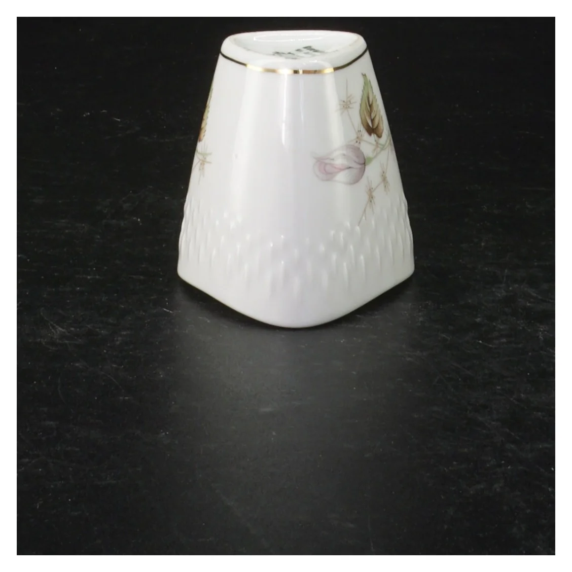 Hvidt porcelænsaskebæger fra Edelstein (str. 6 cm)