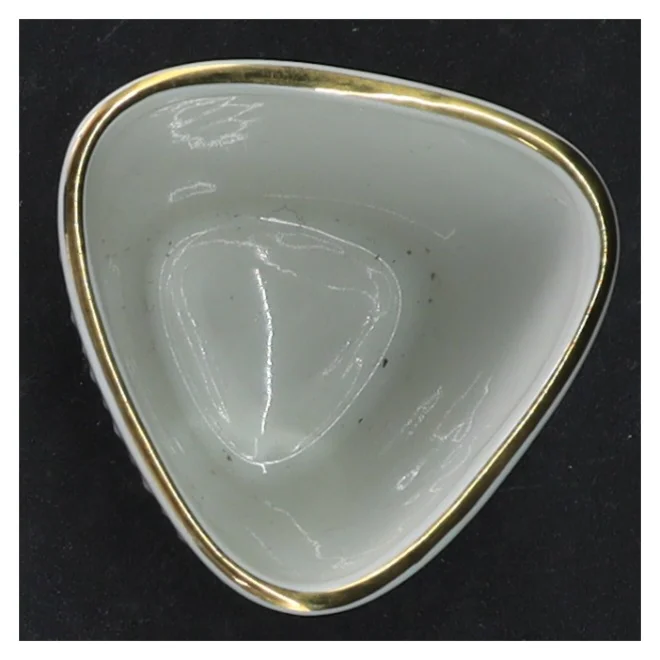 Hvidt porcelænsaskebæger fra Edelstein (str. 6 cm)