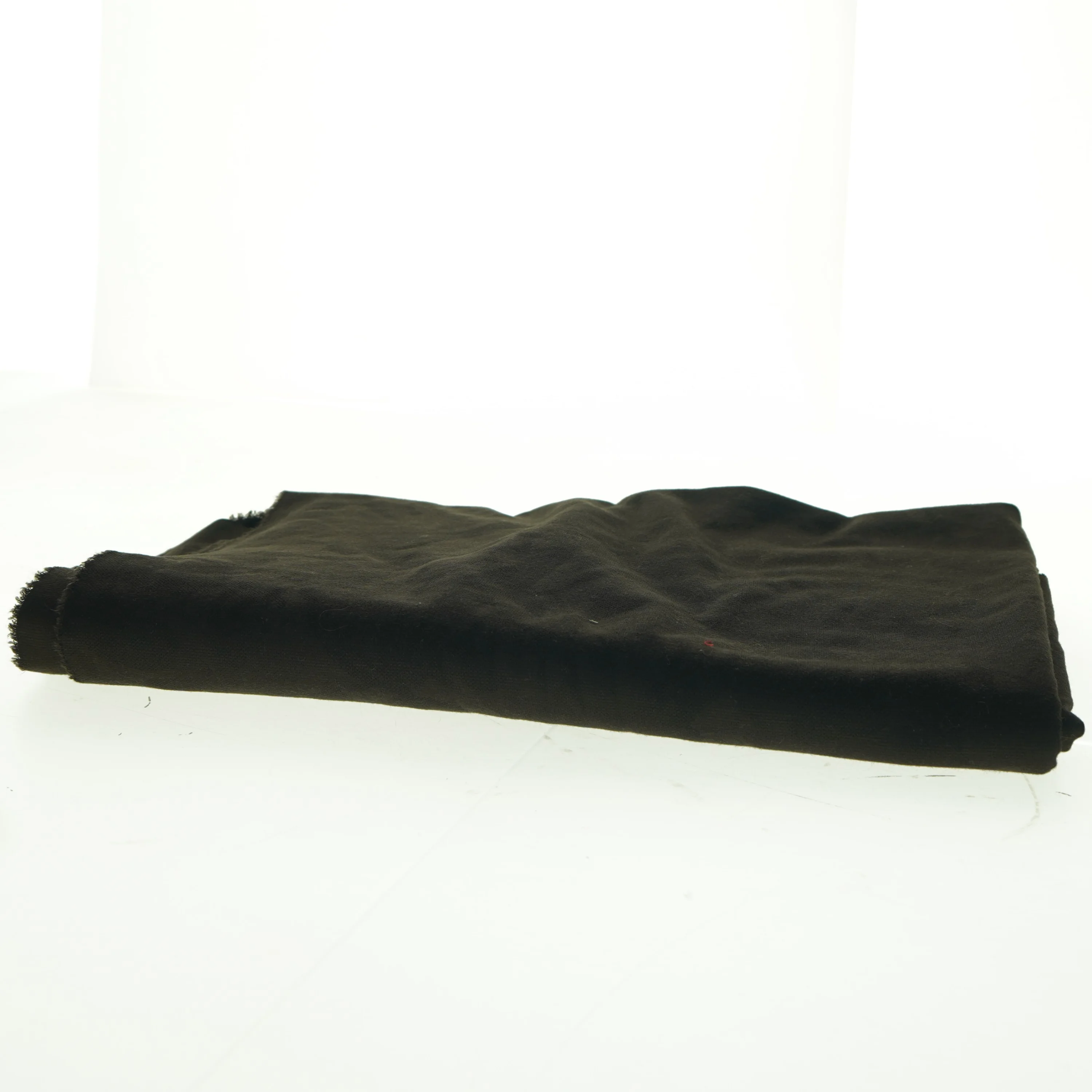 Sort tekstiltæppe (str. 150 x, 210 cm)