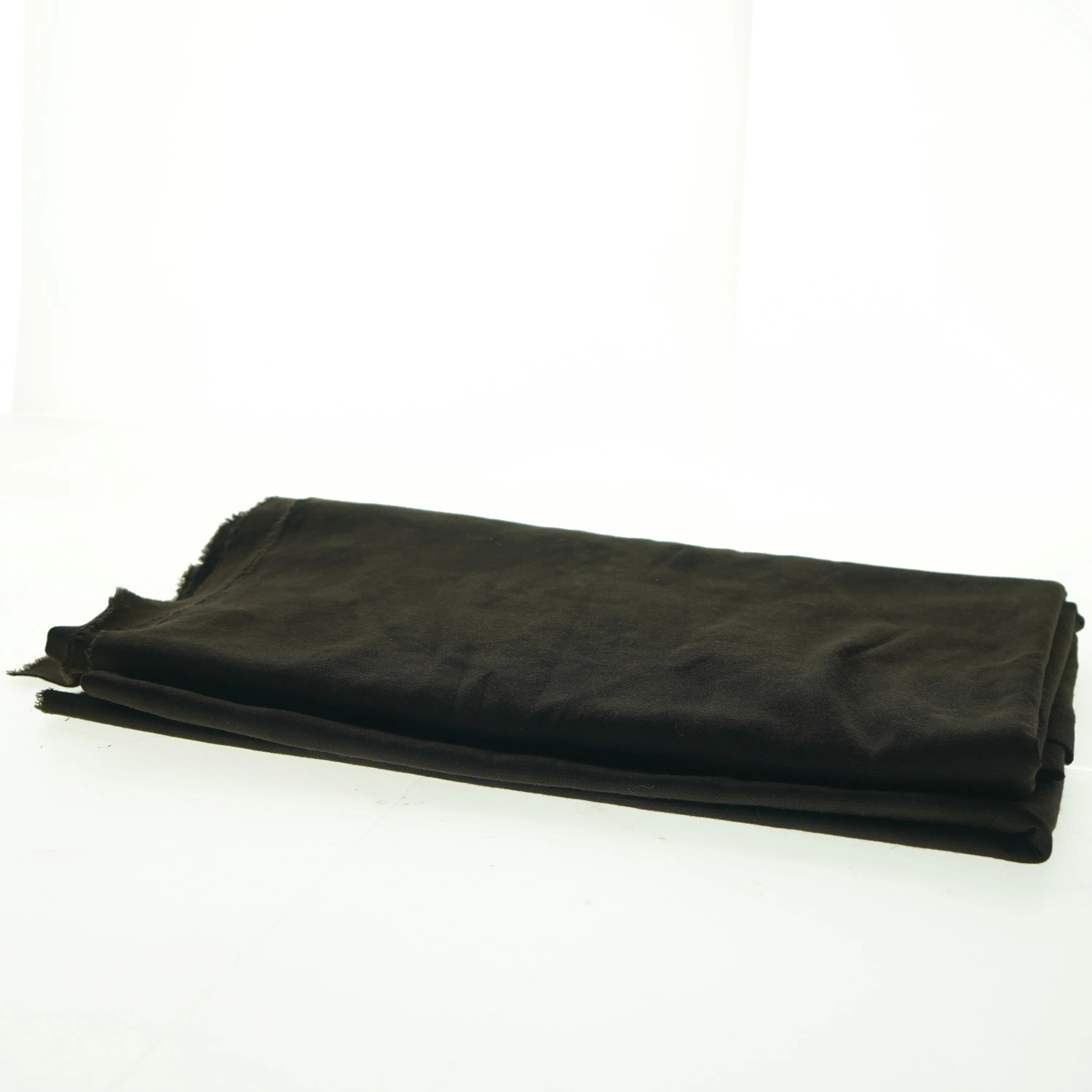 Sort tekstiltæppe (str. 150 x, 210 cm)