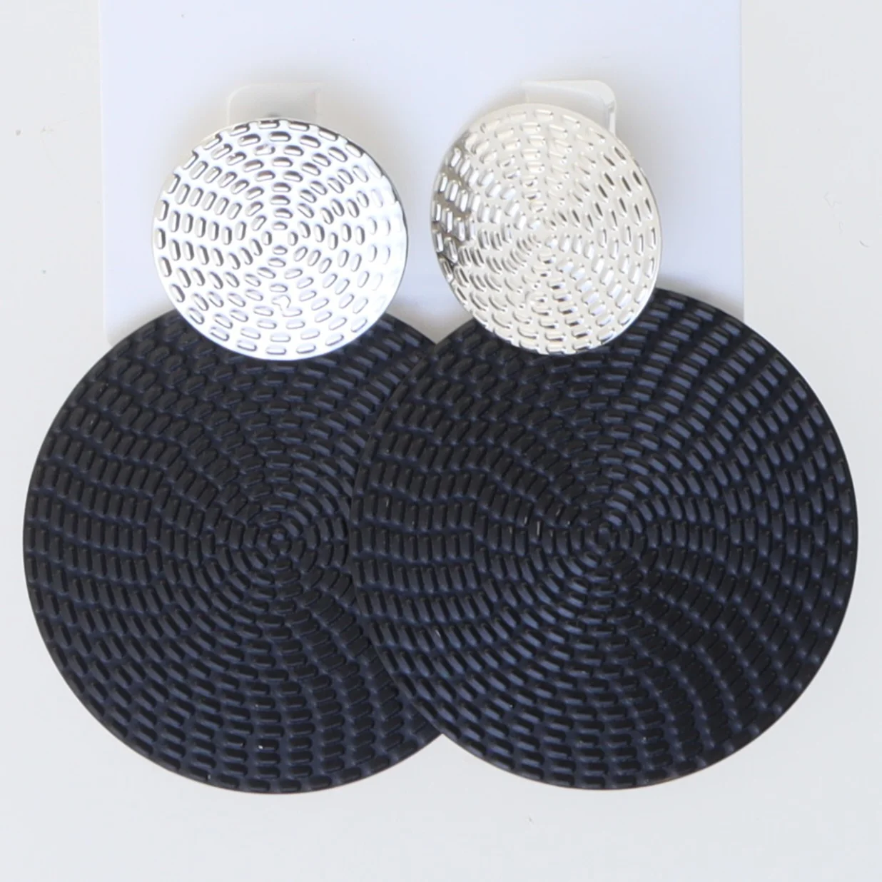 Øreringe i sort og hvid (str. 4 cm)