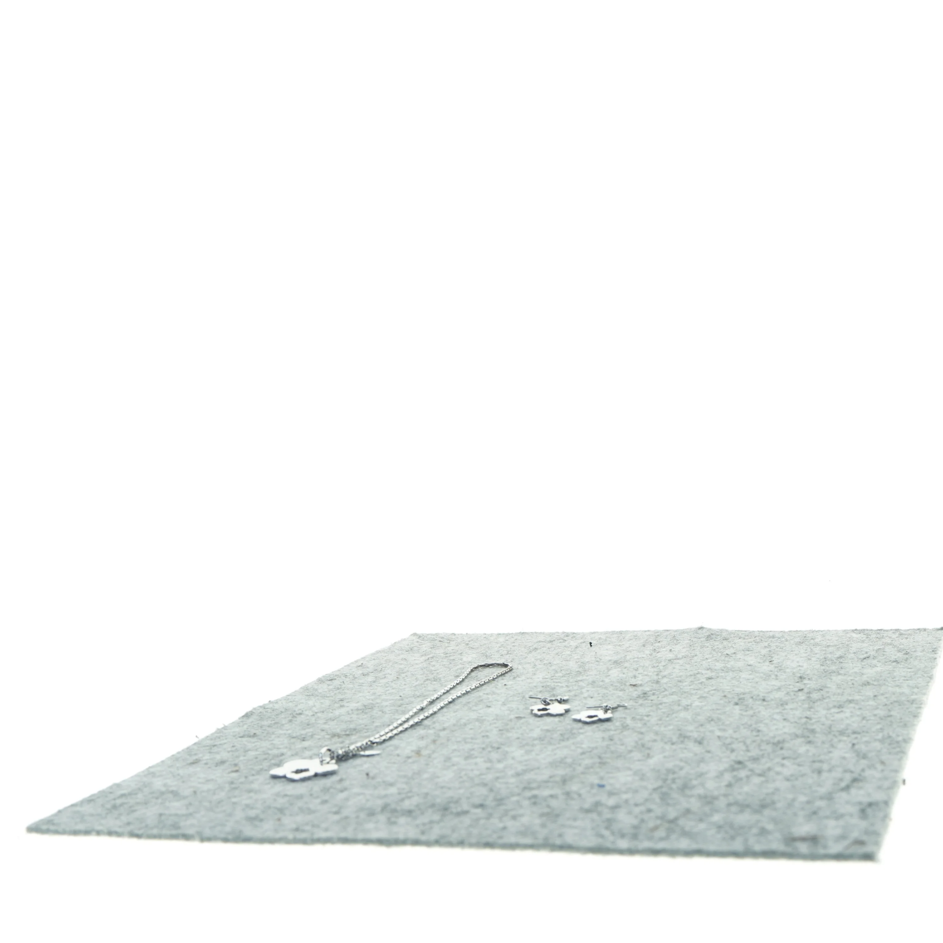 Halskæde og øreringe (str. 25 cm)